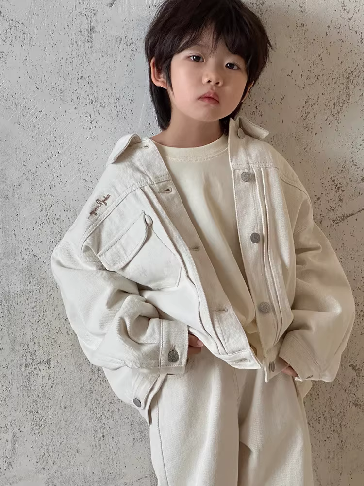 Áo khoác denim trắng cho bé trai mùa xuân 2025 kiểu dáng mới thời trang cá tính phong cách trẻ trung áo khoác trẻ em hợp xu hướng thời trang nữ