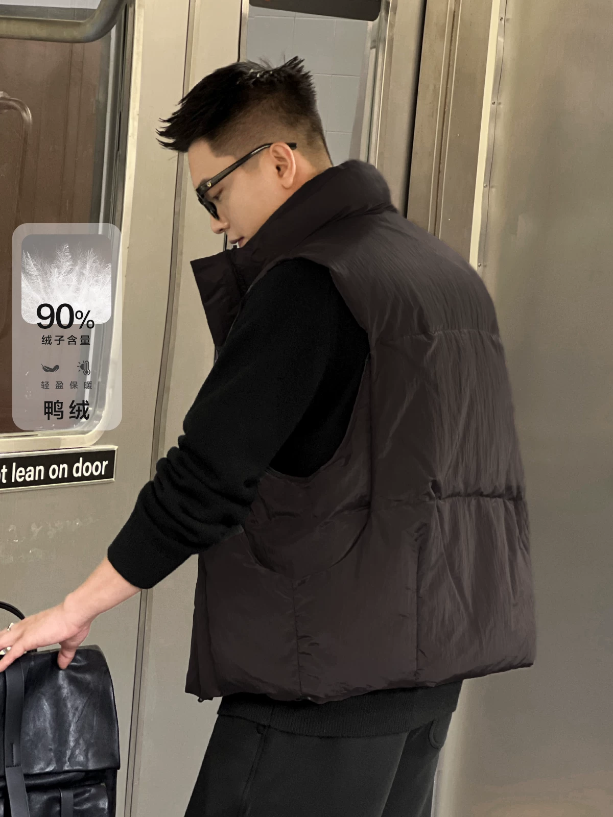 Số 22 mặc áo khoác lông vịt tiêu chuẩn quốc gia mới 90 với cổ đứng dành cho áo khoác ngoài mùa đông nam.