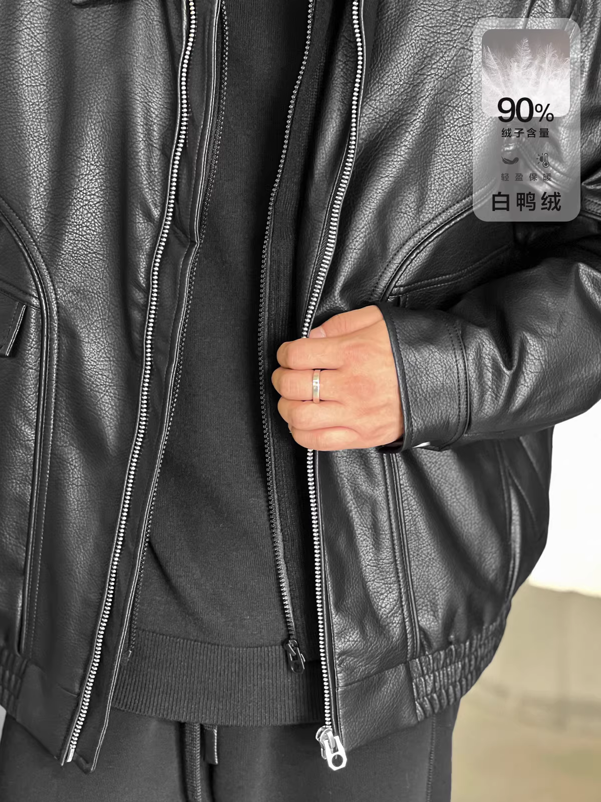 Số 22 mặc áo khoác lông vũ tiêu chuẩn quốc gia mới 90, mang lại cảm giác cao cấp và thiết kế giả hai mảnh dành cho áo khoác nam mùa thu đông.