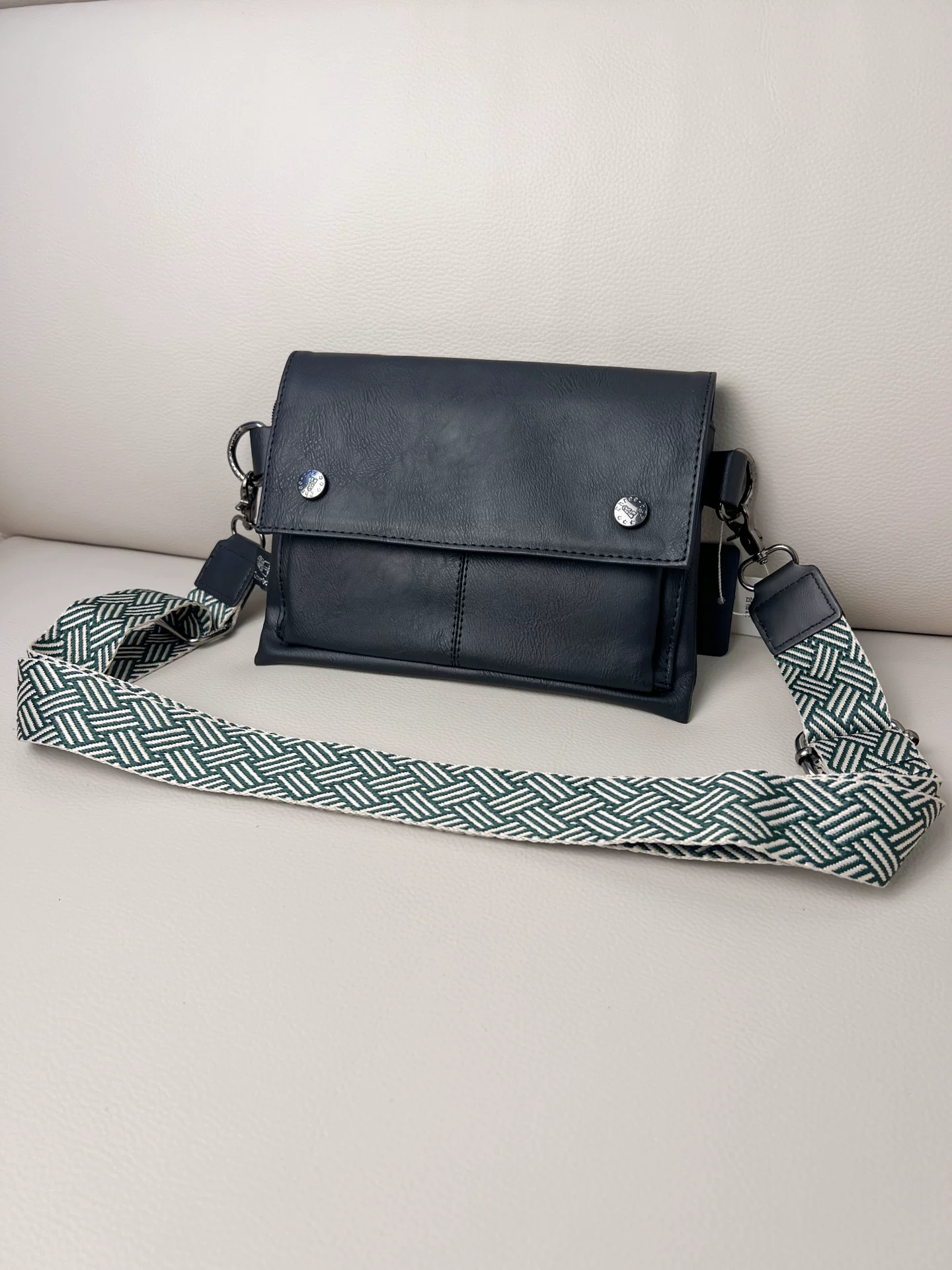 Ba hộp túi nhỏ bằng da thật kiểu Nhật, túi đeo chéo nam, túi đeo vai, túi đựng điện thoại ôm sát, túi đi xe đạp đô thị dành cho nữ.