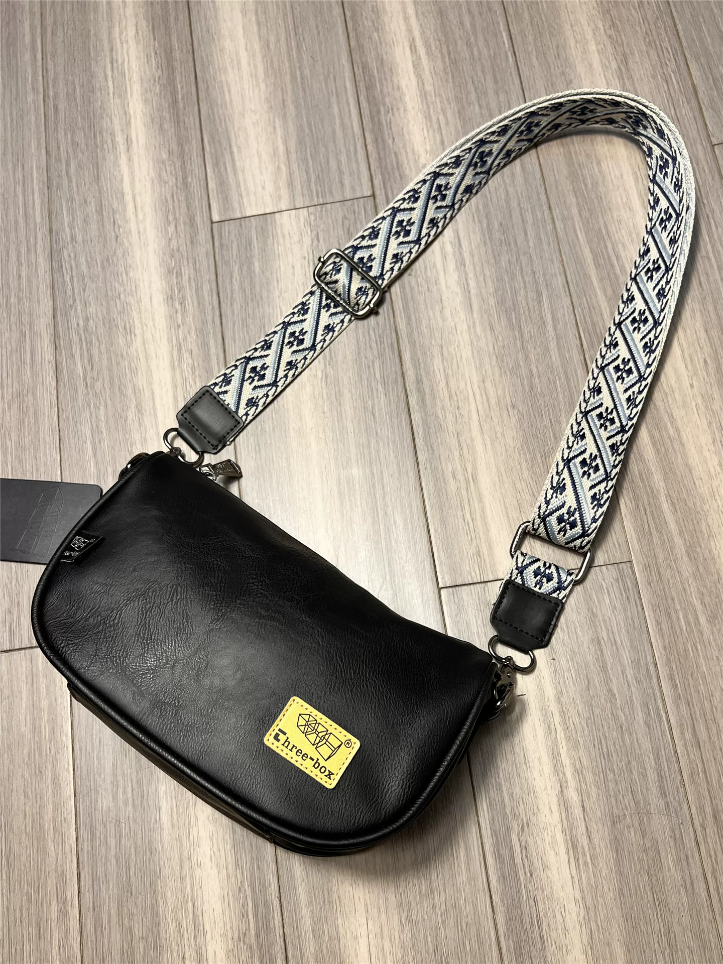 Túi đeo chéo thời trang 2025 kiểu dây ruy băng, túi đeo vai ngoài trời, túi yên ngựa thời trang đơn giản nhỏ gọn, túi nam