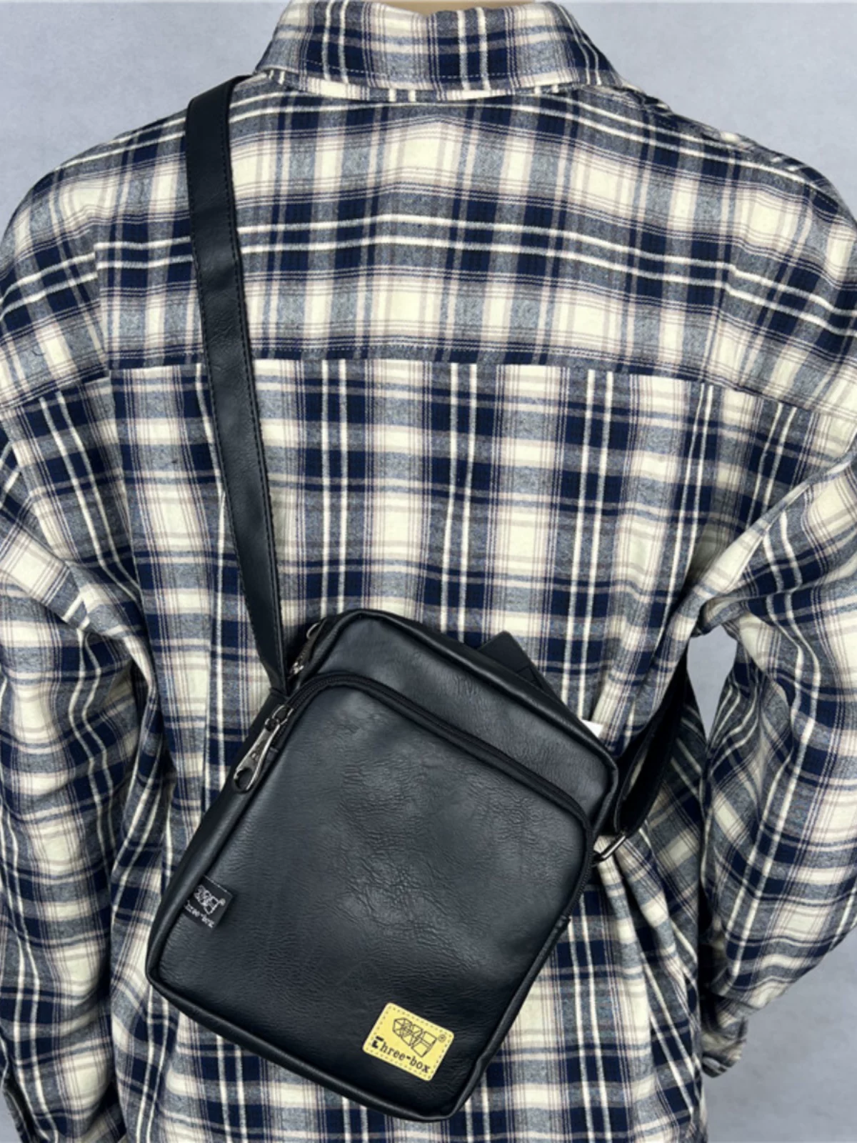 Túi đeo chéo nam thời trang ba ngăn 2025, kiểu dáng hiện đại, nhỏ gọn, phong cách Hàn Quốc và Nhật Bản, unisex.