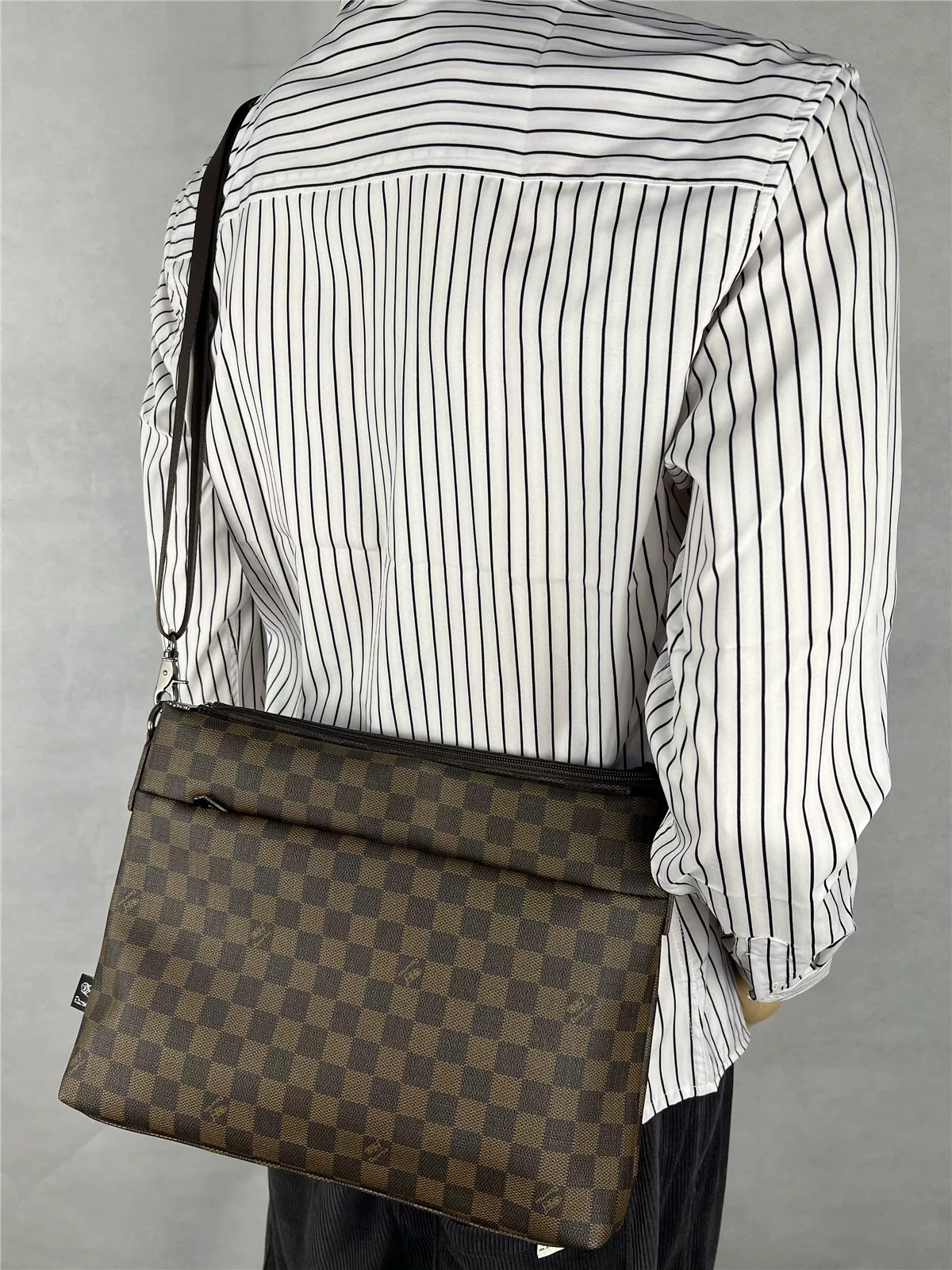 Túi đeo chéo nam kiểu Trung Quốc 2025, túi đeo vai kẻ caro phong cách Nhật Bản và Hàn Quốc, túi nam da mềm đơn giản, balo PU