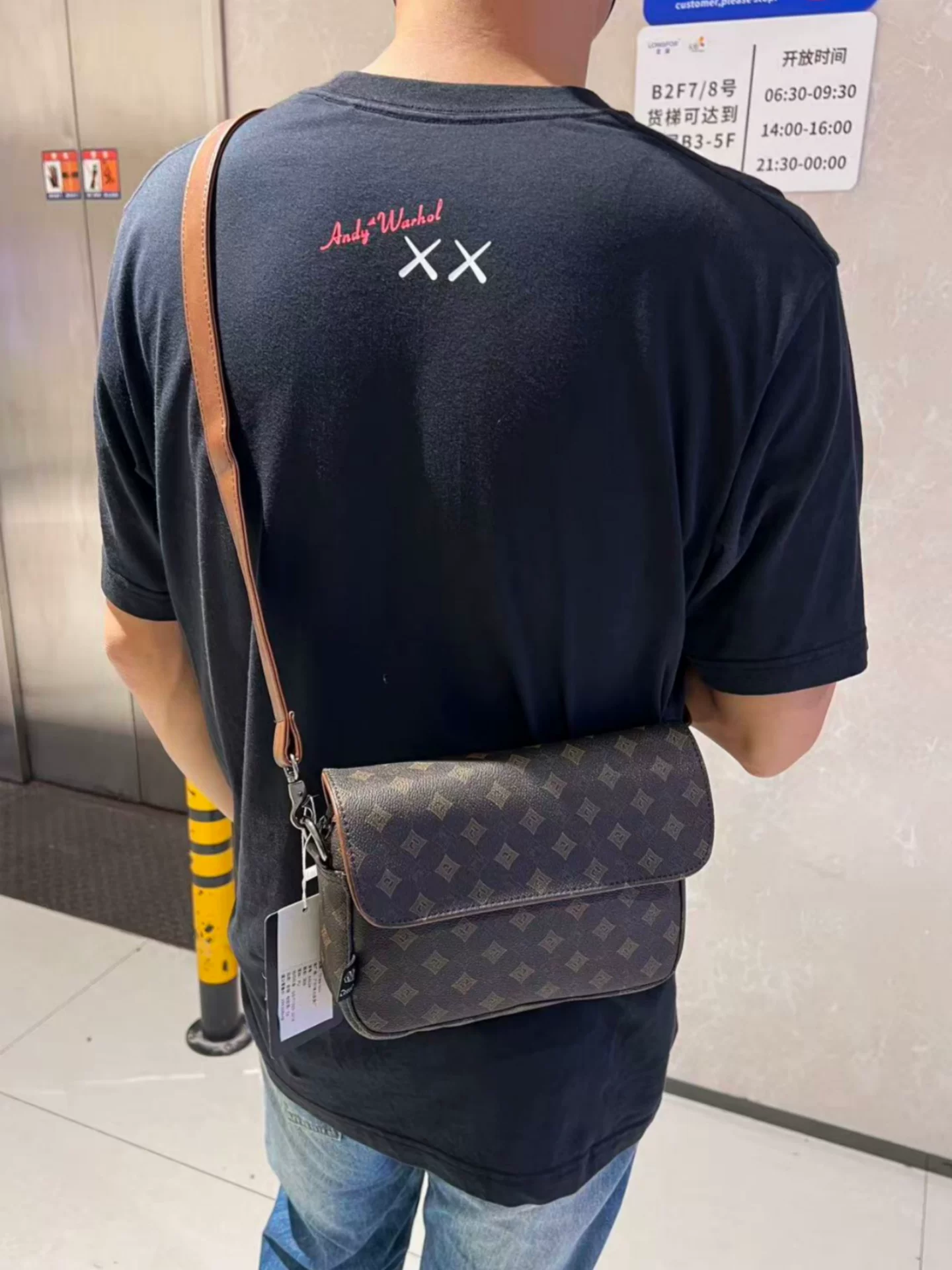 Túi đeo vai ba ngăn dành cho nam giới Nhật Bản và Hàn Quốc, túi đeo chéo thương hiệu thời trang, túi đeo chéo đi làm in chữ unisex, túi nhỏ