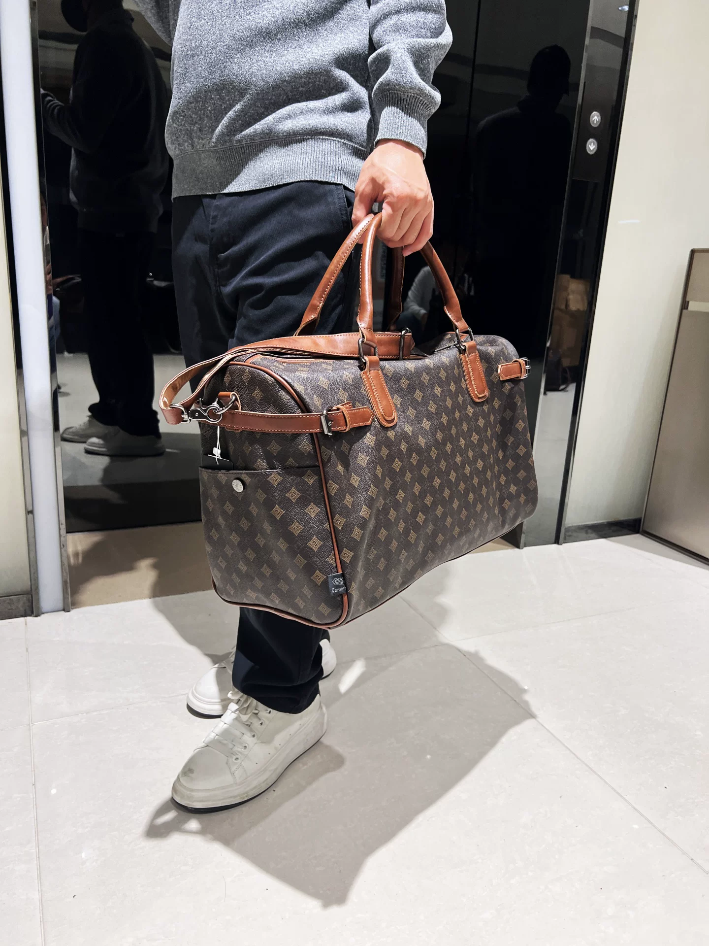 Túi xách nam ba ngăn, túi du lịch công tác, túi đeo chéo một bên vai in nổi, balo đựng đồ vệ sinh cá nhân đi làm