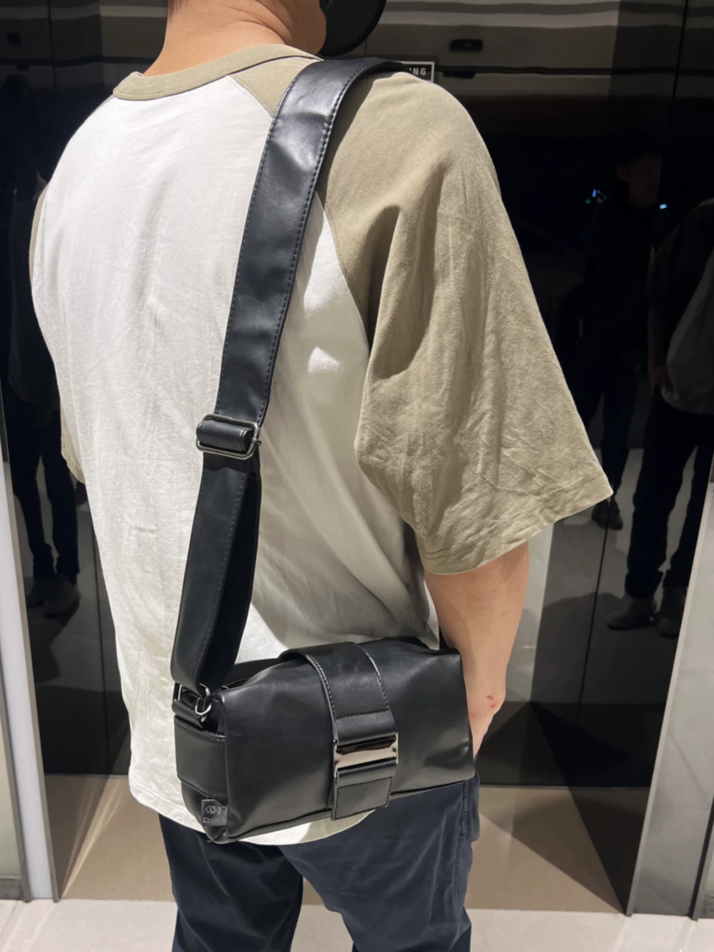 2026 Túi đeo chéo nam phong cách Nhật Bản và Hàn Quốc kiểu ba ngăn, túi đeo vai vuông, túi đeo ngang, túi đựng điện thoại