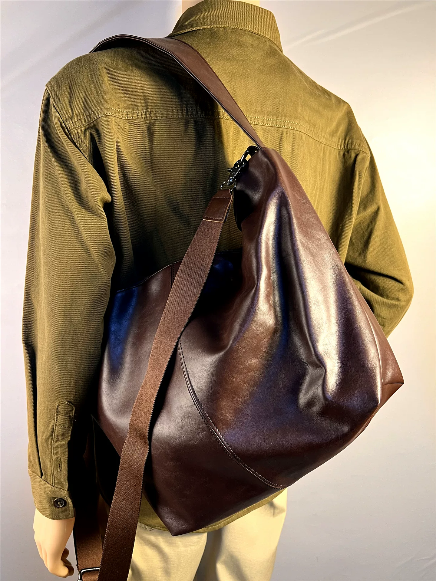 Túi đeo chéo nam thời trang 2025, túi du lịch ngắn ngày ngoài trời, túi đeo vai đơn giản, dung tích lớn, kiểu dáng hiện đại