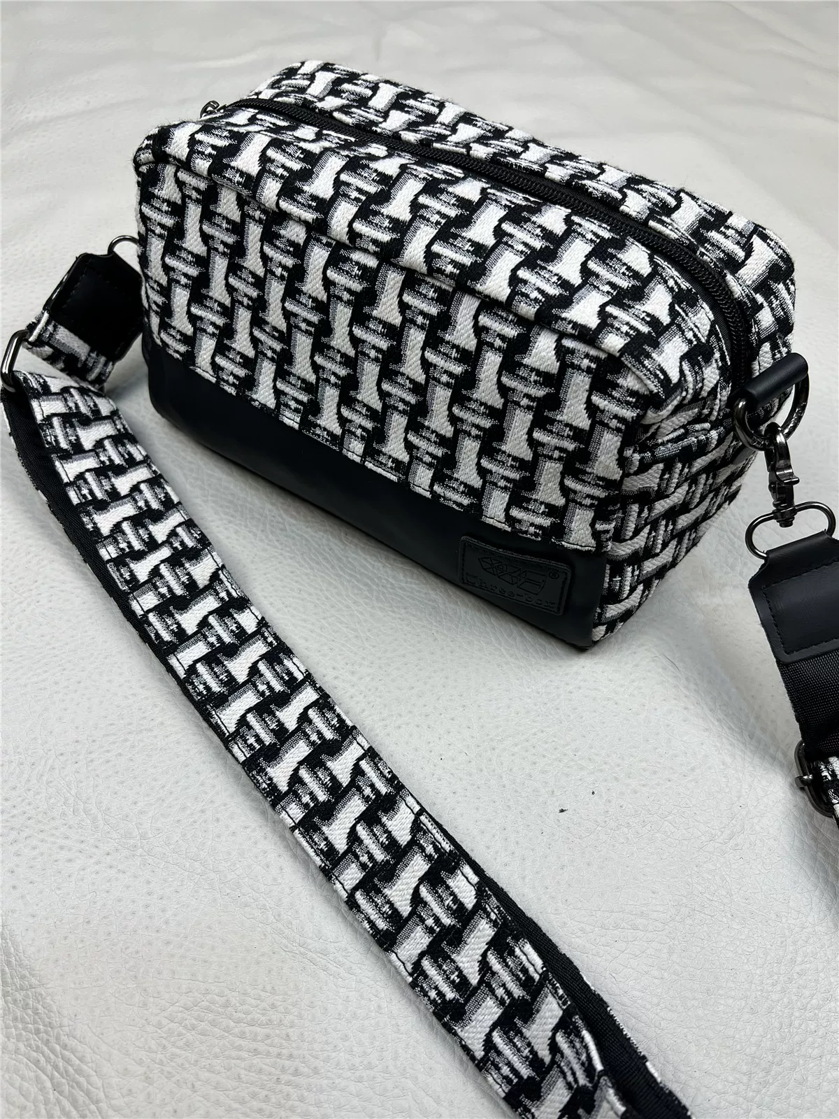 Ba hộp túi đeo chéo bằng vải canvas kiểu Trung Quốc mới, túi đeo vai màu trắng dệt kim kiểu Nhật, túi đeo chéo thể thao hình vuông nhỏ thông thường.