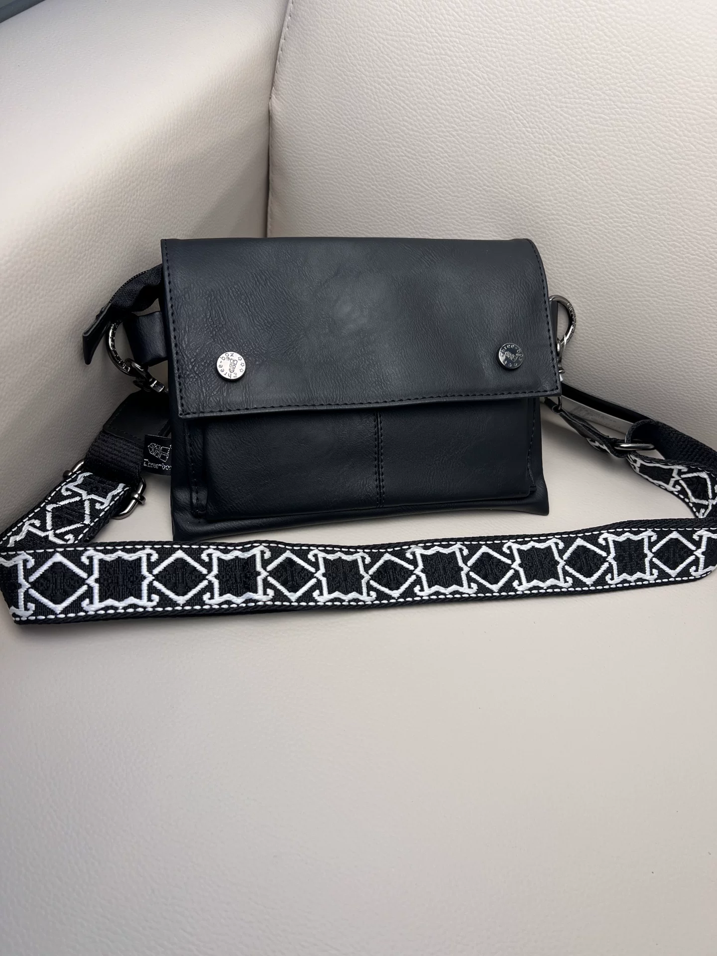 Ba hộp túi nhỏ bằng da thật kiểu Nhật, túi đeo chéo nam, túi đeo vai, túi đựng điện thoại ôm sát, túi đi xe đạp đô thị dành cho nữ.