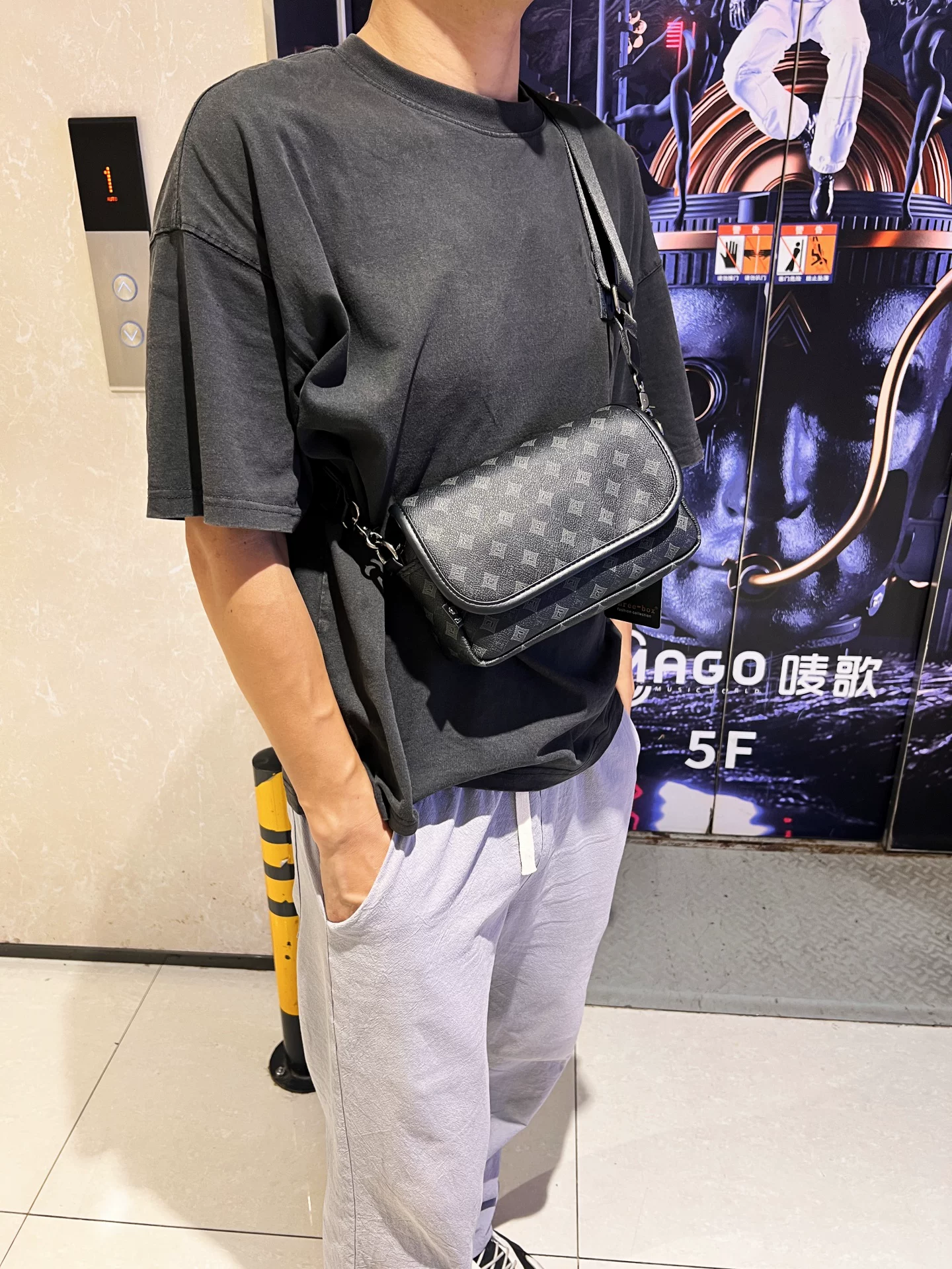 Túi đeo vai nam kẻ sọc thông thường ba ngăn, túi đeo chéo nhỏ thời trang dành cho người đi làm, túi đựng điện thoại unisex dành cho người bị cận thị