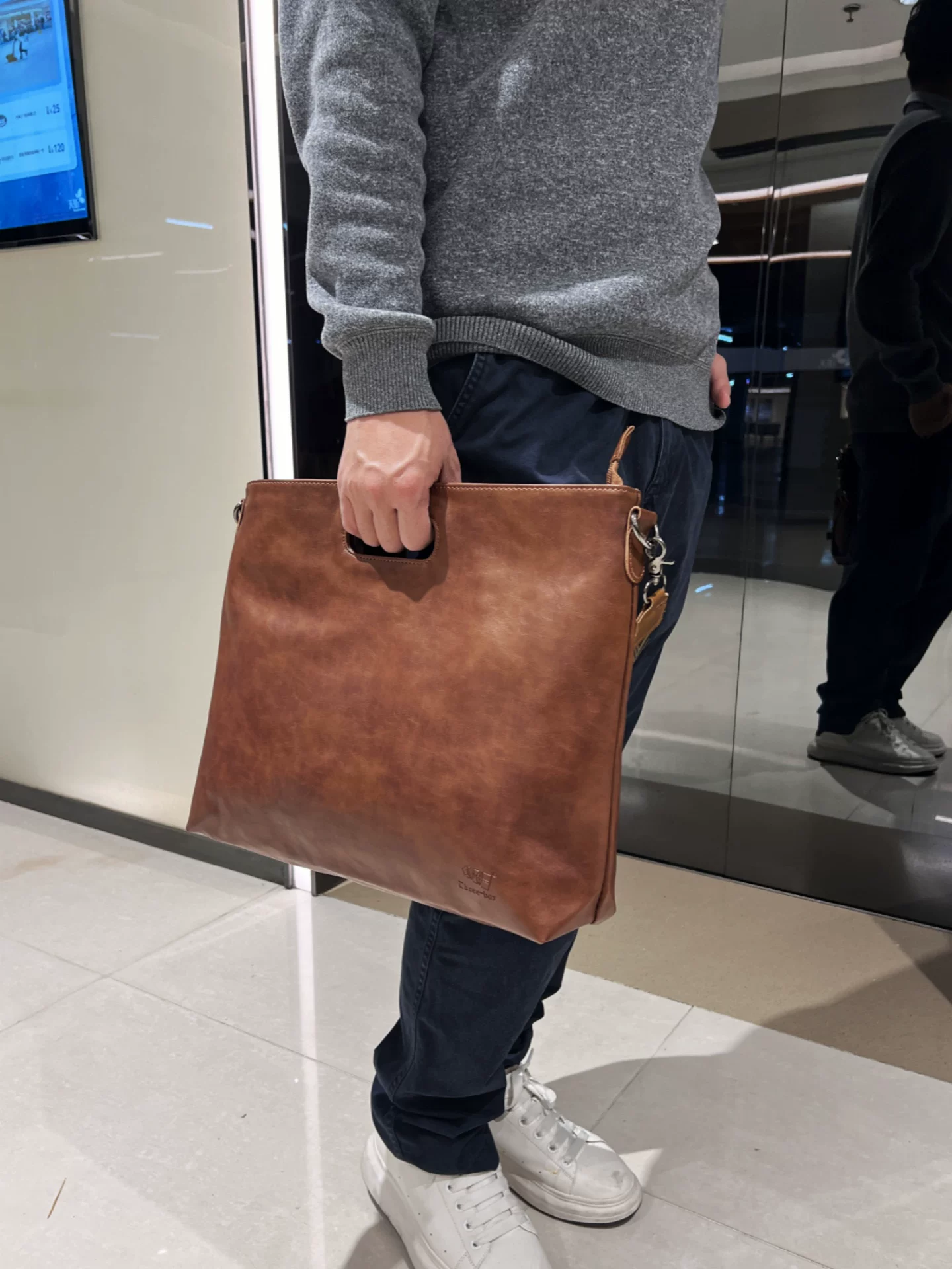 Túi xách da mềm phong cách retro dành cho nam, túi đeo vai đơn giản, túi đi làm kiểu Nhật Bản và Hàn Quốc, ba lô công sở đeo chéo, túi đựng máy tính du lịch