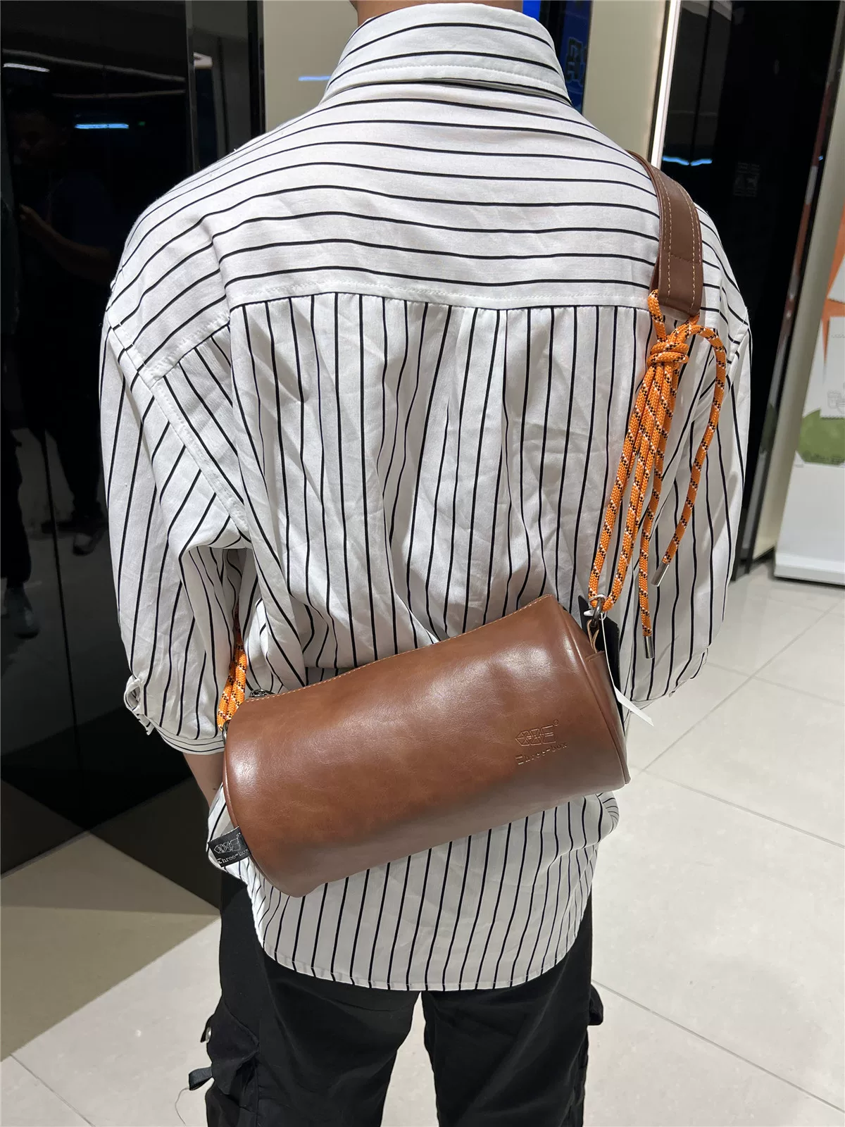 Túi đựng điện thoại bằng da mềm một vai hợp thời trang mới Túi xách nam phong cách Hàn Quốc có dây kéo unisex thời trang túi đeo chéo mini hình trụ