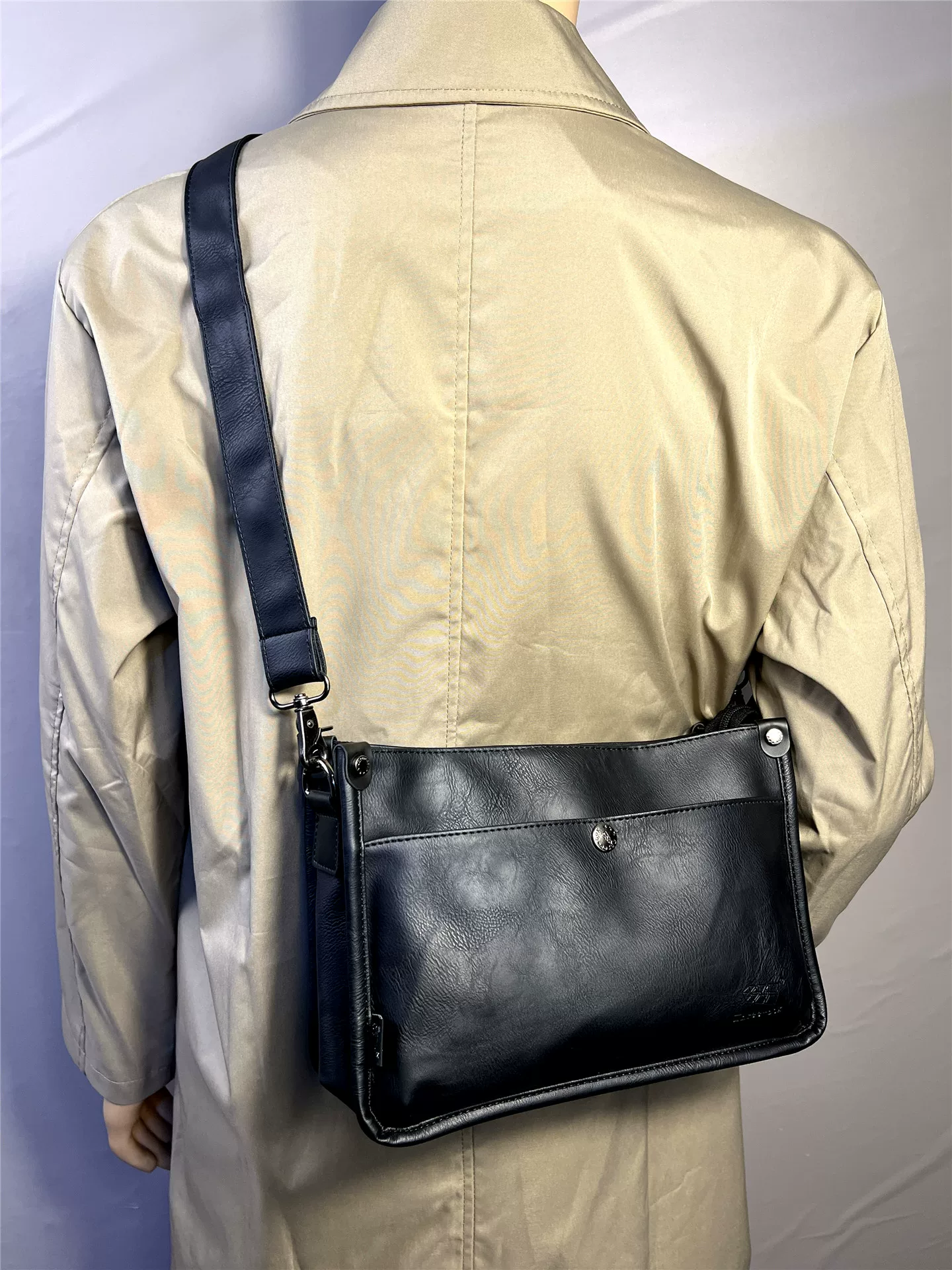 Ba hộp túi đeo vai nam mới, túi đeo chéo thông thường kiểu ins, túi du lịch ngắn ngày đeo chéo có khóa kéo đơn giản.