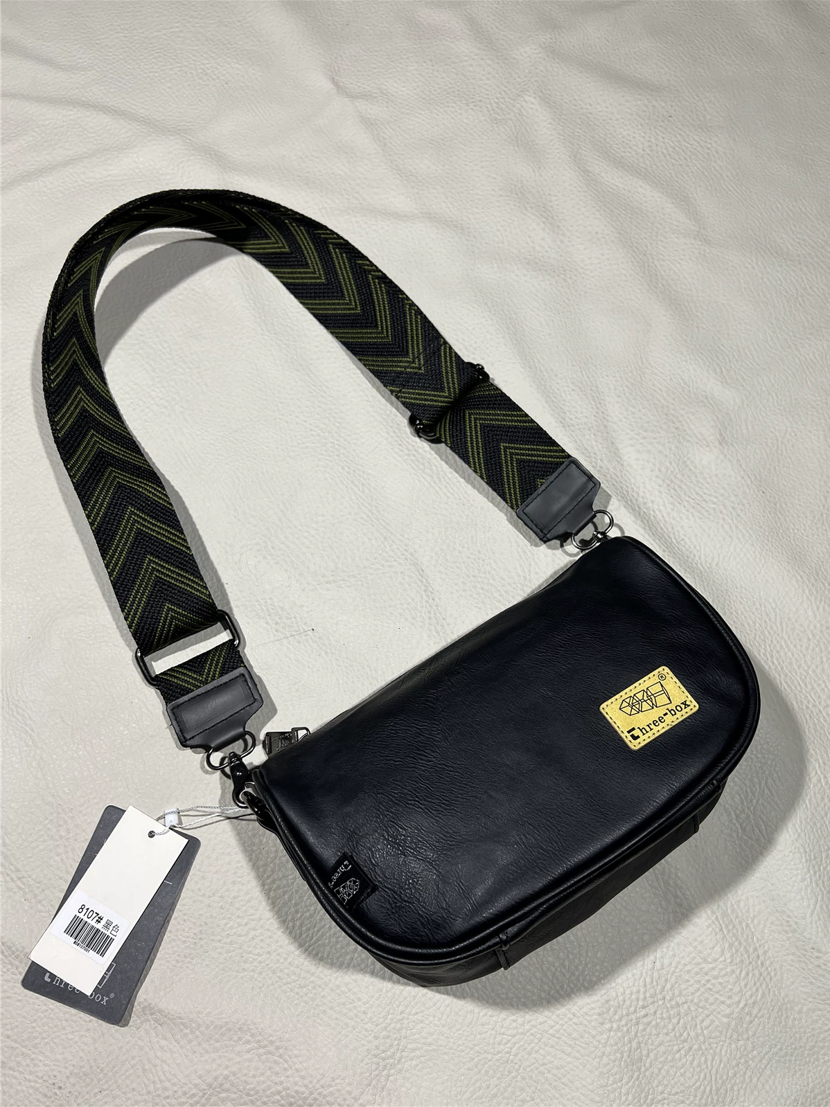 Túi đeo vai kiểu Hàn Quốc 2024 dành cho nam và nữ, túi đeo chéo thời trang cá tính, túi yên ngựa dây đeo rộng thời thượng.