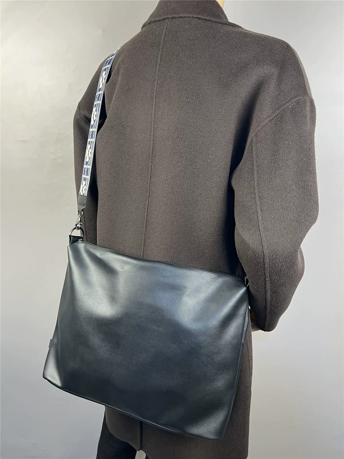 Túi đeo chéo thời trang 2025, dung tích lớn, kiểu Nhật Bản, đeo vai đơn, balo đeo chéo, dành cho giới trẻ, đi phố, du lịch, túi lớn