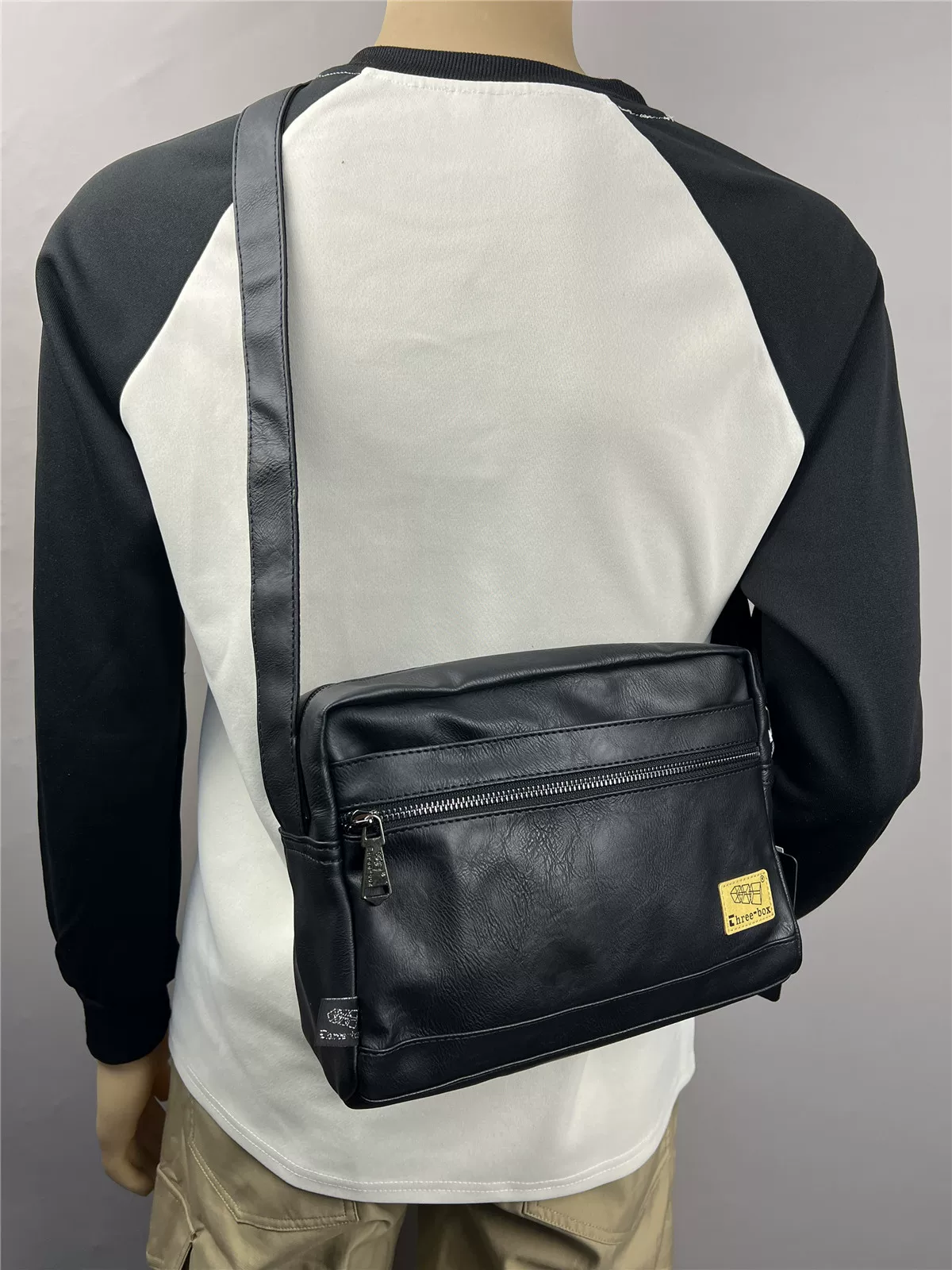Threebox sản phẩm mới phiên bản Hàn Quốc Túi xách nam phong cách Nhật Bản giản dị Túi đeo vai nam phong cách ngang Nhật Bản và Hàn Quốc Túi đeo chéo da mềm phong cách retro