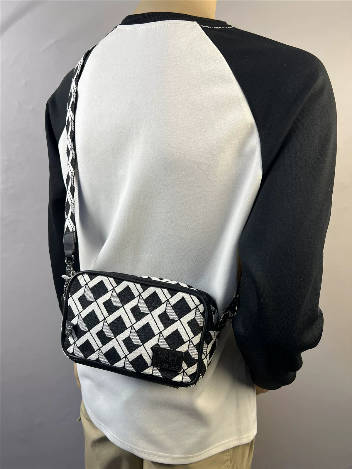 Túi đeo vai nam vải canvas thời trang Three-Box 2025 phong cách Nhật Bản và Hàn Quốc, túi đeo chéo nam nhỏ, balo đi làm