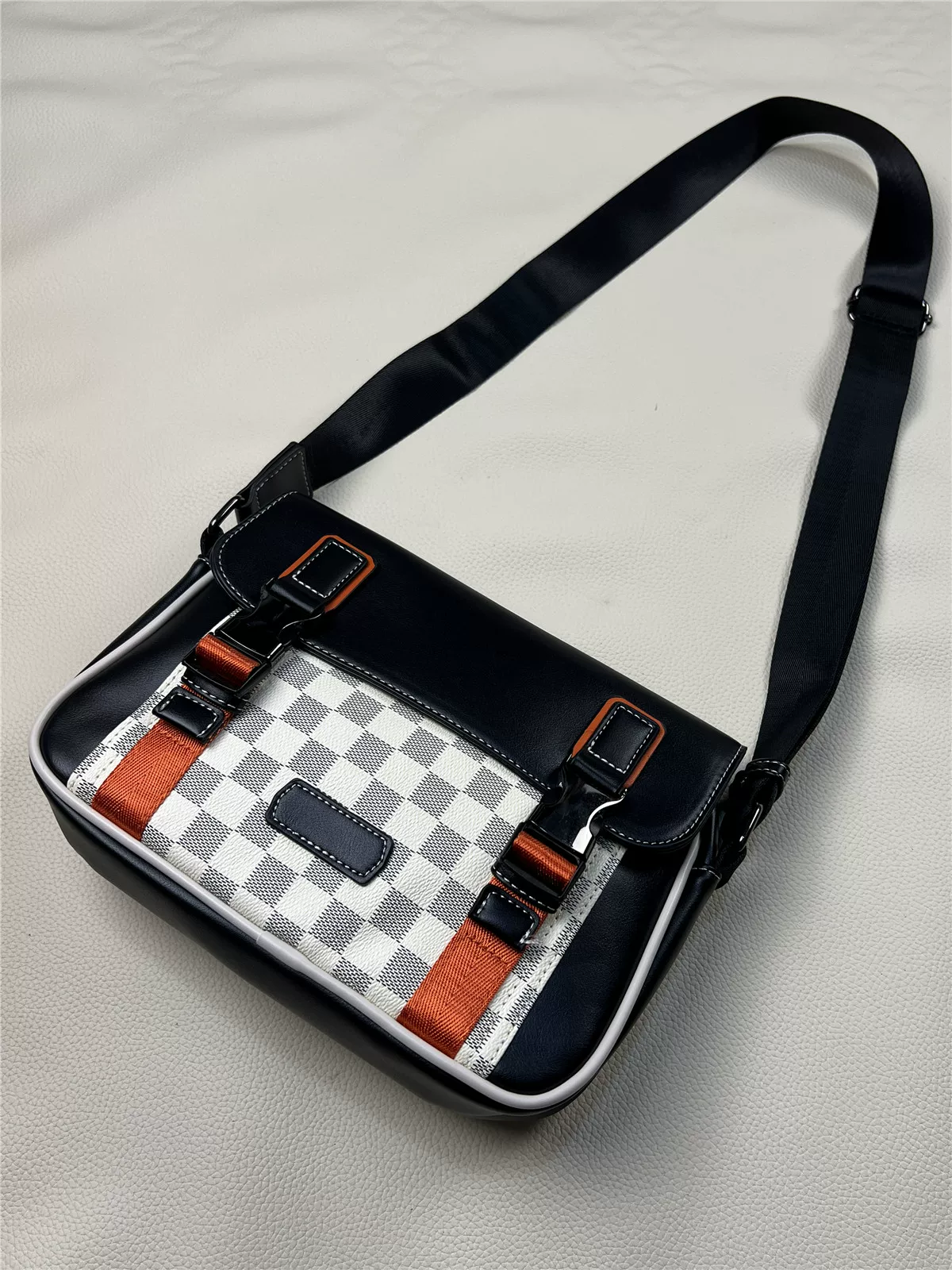 Túi đeo chéo kẻ caro thời trang mới 2024, túi nam thời thượng, túi đeo vai kiểu messenger, balo nắp gập đi xe máy