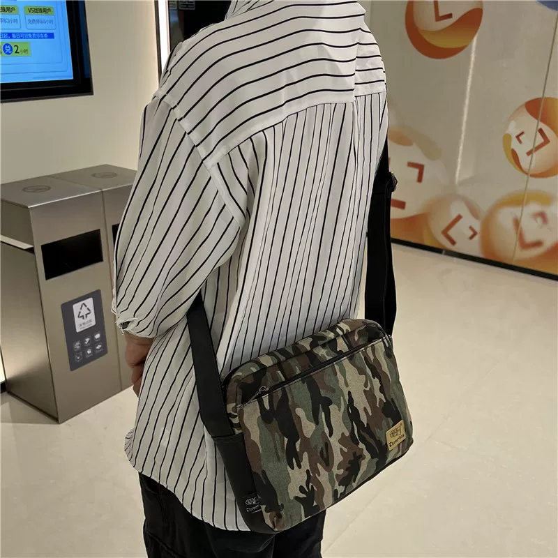 2023 mới hợp thời trang thương hiệu vải bố nam đeo vai thường ngày ngụy trang đeo chéo túi nhỏ ngoài trời IPAD ba lô thời trang