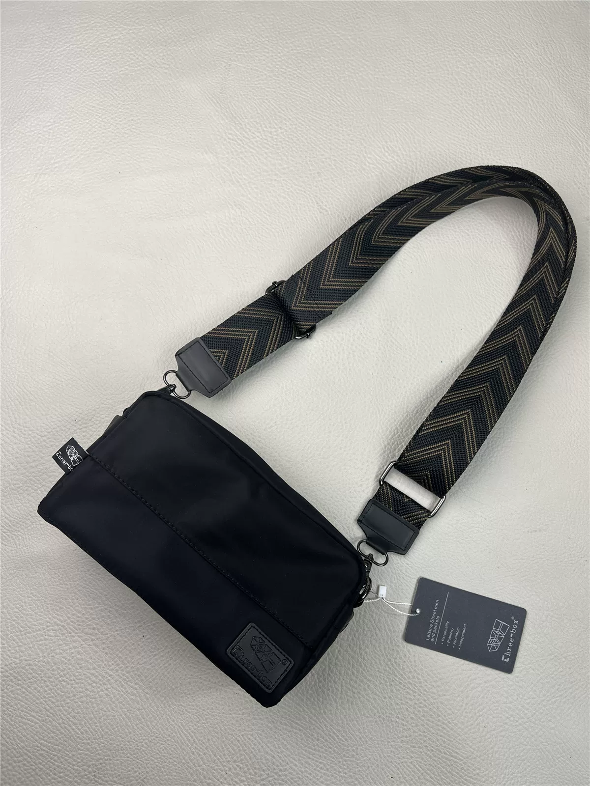 Túi đeo chéo ba ngăn bằng nylon của Nhật Bản và Hàn Quốc, túi đeo vai Oxford chống thấm nước hợp thời trang của nam giới Trung Quốc, túi vuông nhỏ thể thao thương hiệu thời thượng