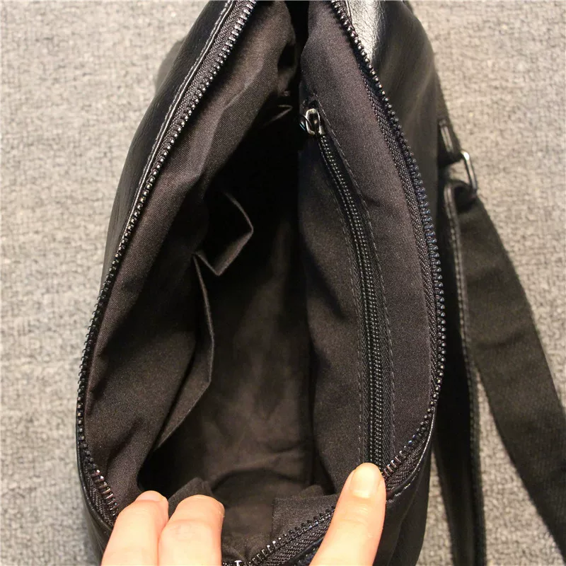 Túi đeo chéo nam thời trang đơn giản phong cách đường phố thể thao năm 2025