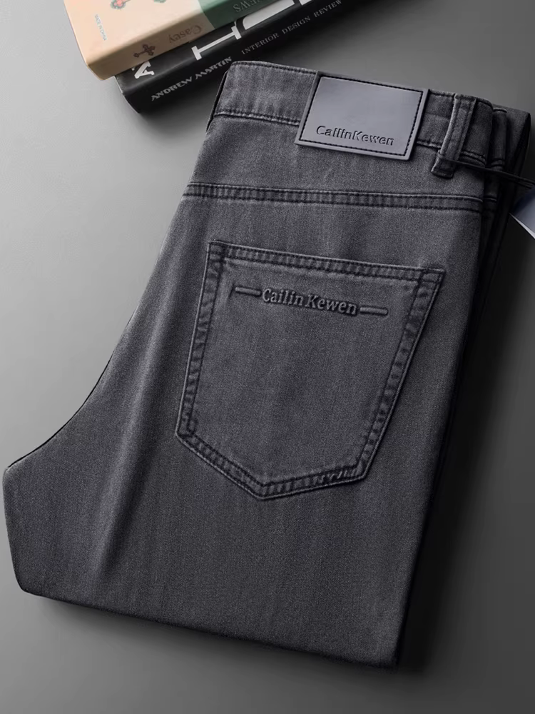 Quần jean nam Tencel màu tro nhẹ, kiểu dáng thẳng, chất liệu mềm mại, thoáng khí, đa năng, phong cách vintage đã qua xử lý giặt mềm.