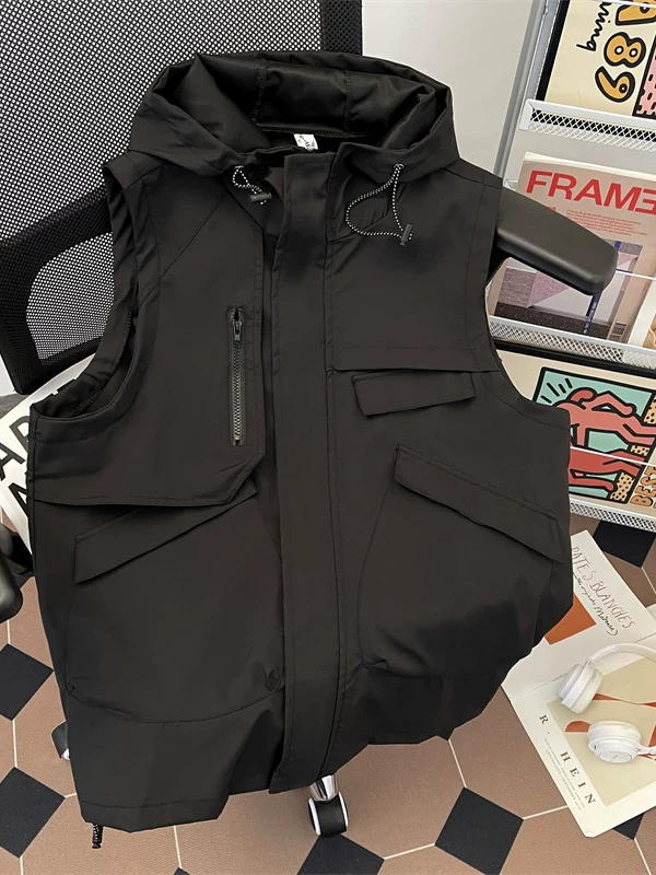Áo vest không tay kiểu dáng dã ngoại dành cho nam, áo vest công sở nhiều túi đa năng mùa hè, áo khoác có mũ trùm đầu rộng rãi phong cách Mỹ thời thượng.