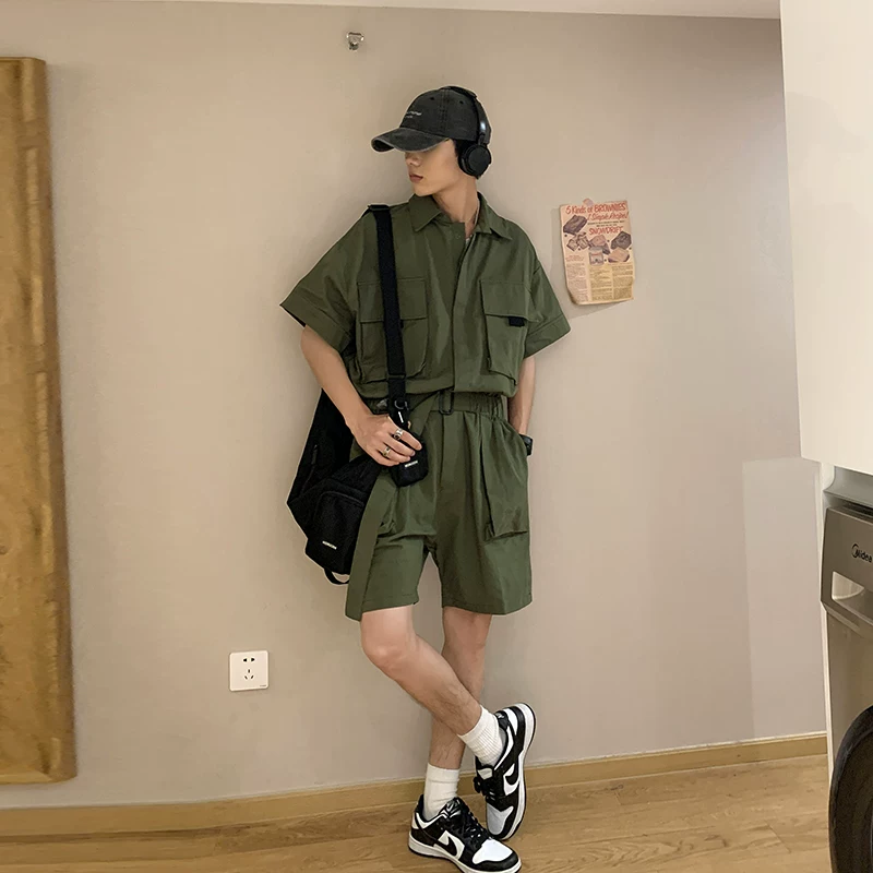 Bộ trang phục phong cách Nhật Bản cá tính dành cho nam giới, áo sơ mi ngắn tay và bộ jumpsuit rộng rãi hợp thời trang mùa hè.