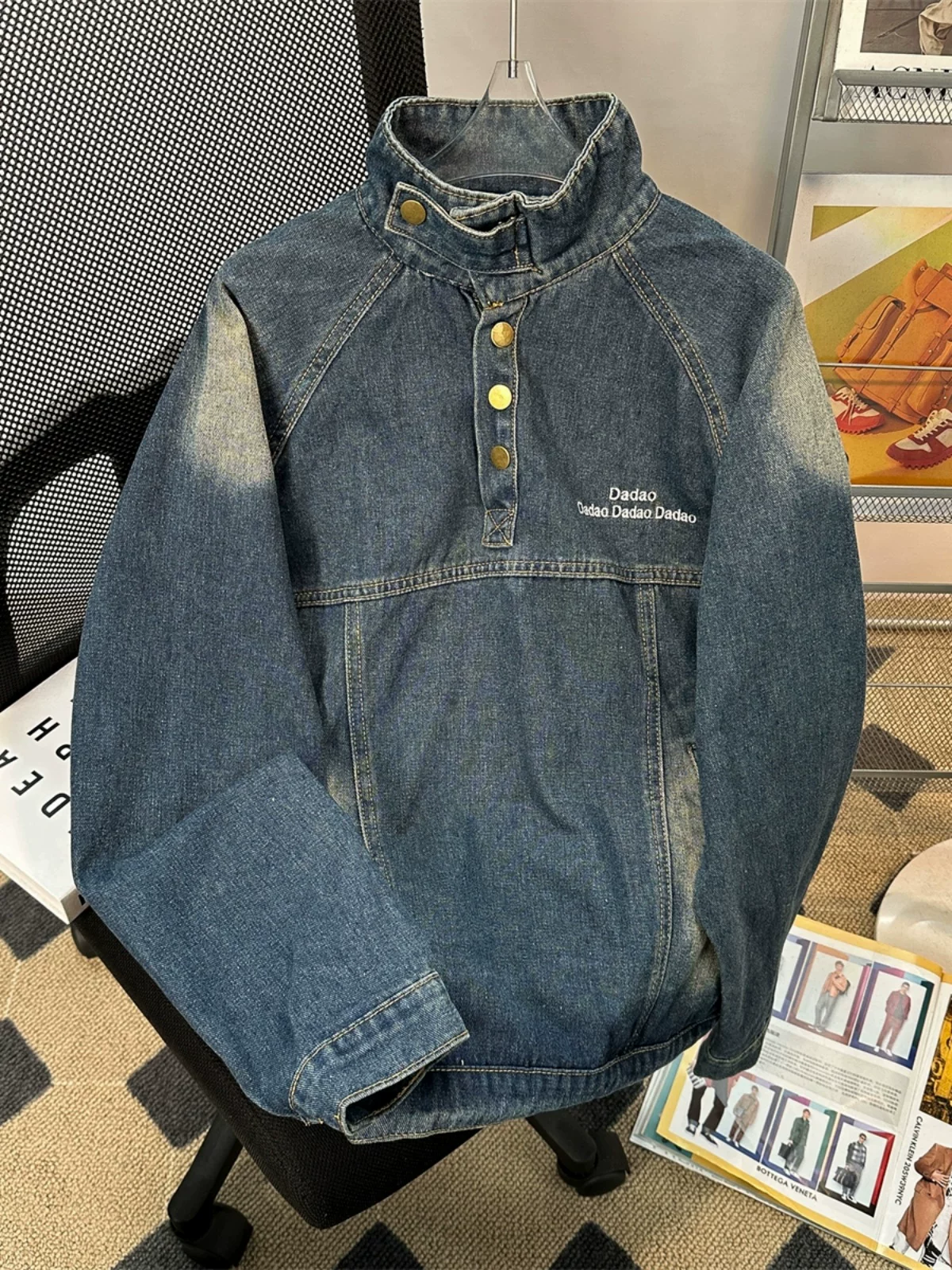 Áo khoác denim thời thượng dành cho nam, mùa xuân thu, phong cách retro Mỹ, chất liệu dày dặn, dáng rộng, áo khoác kiểu vintage cổ đứng.