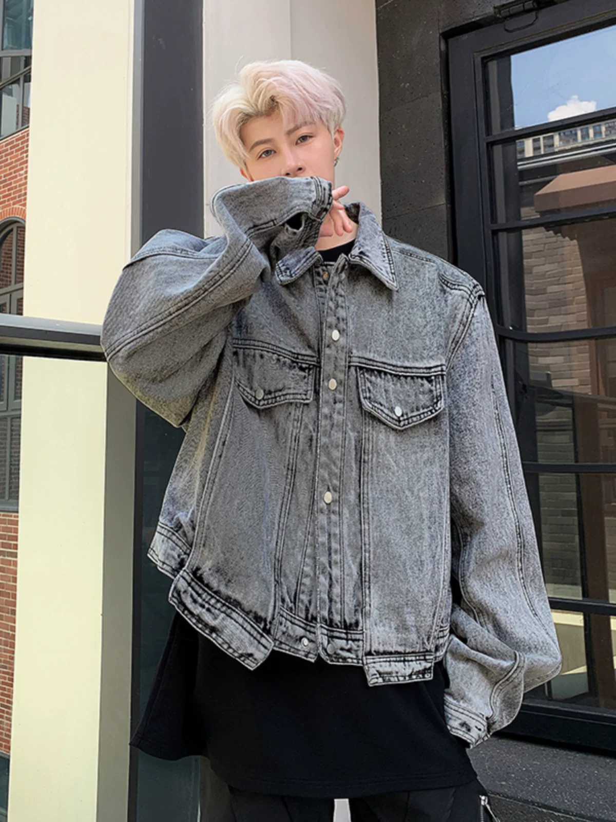 Áo khoác denim đệm vai phong cách cổ điển đường phố cao cấp dành cho mùa xuân và mùa thu, áo khoác ngắn cleanfit dành cho nam, quần áo công sở rộng rãi hợp thời trang.