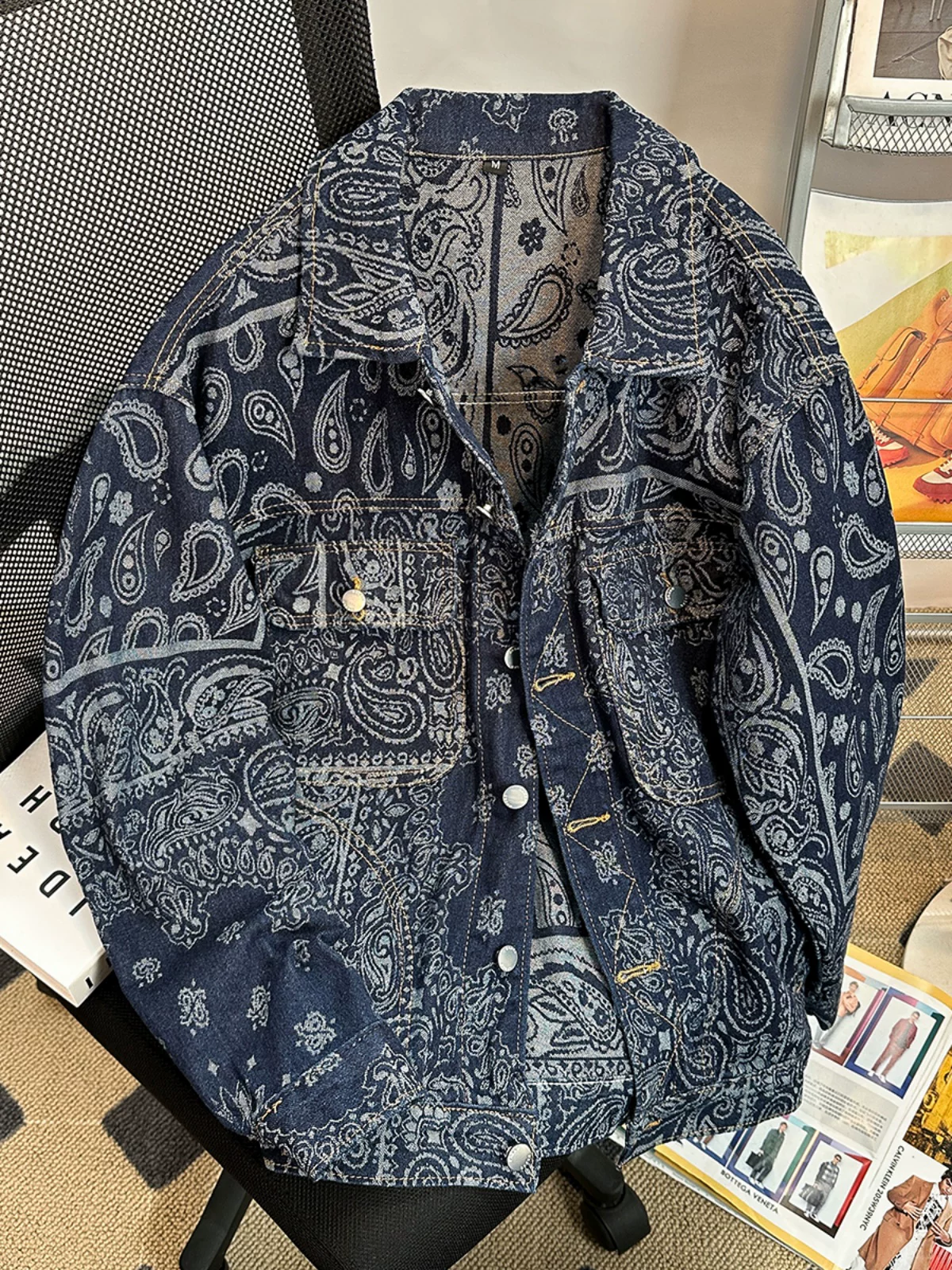 Áo khoác denim hoa điều nam mùa xuân thu, áo khoác công sở phong cách Mỹ cổ điển, áo khoác cặp đôi thời trang, kiểu dáng rộng rãi.