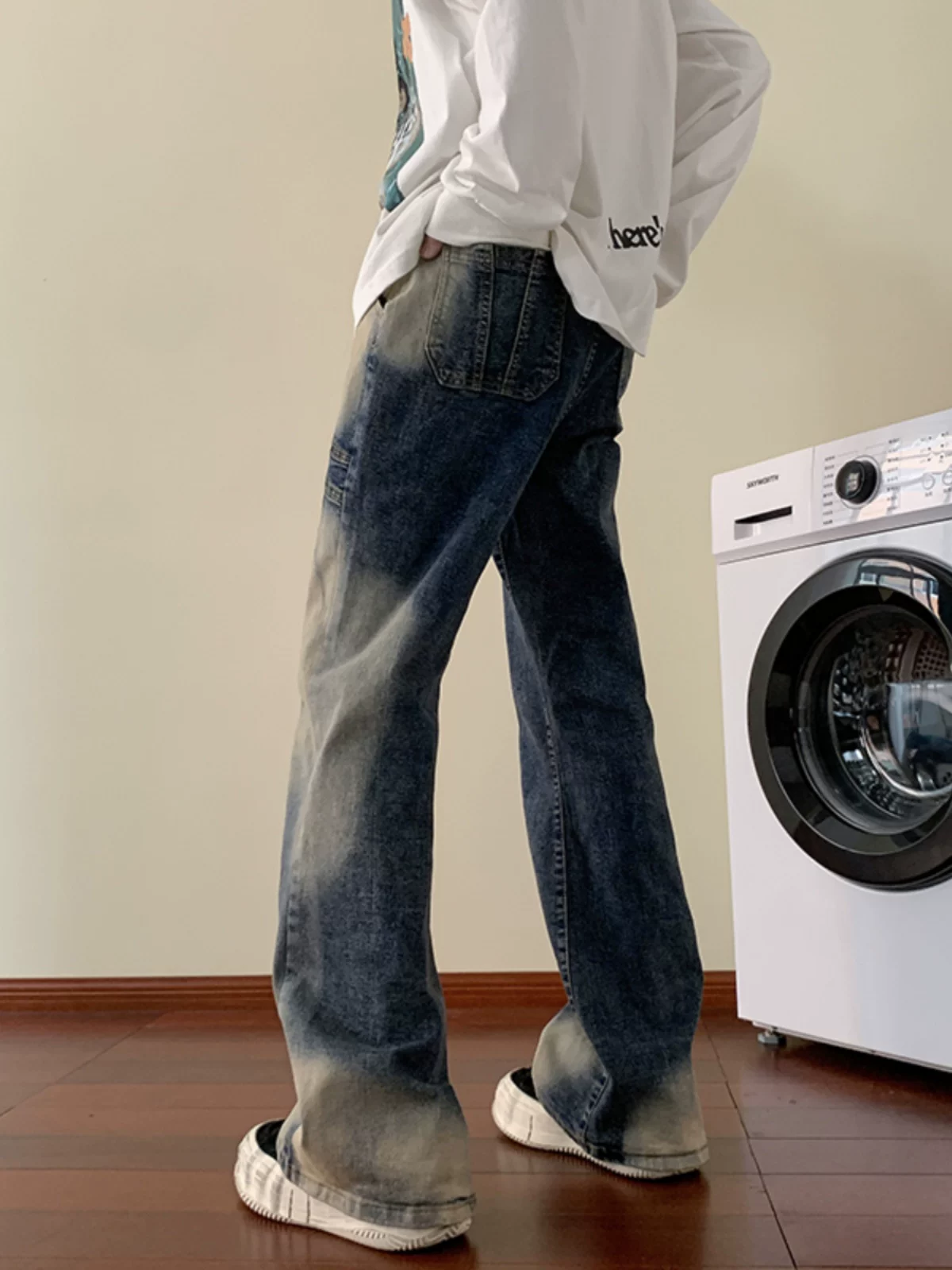 Quần jeans nam kiểu gradient, phong cách thu mới, thời thượng, quần cá tính, phong cách đường phố Mỹ, dáng rộng, quần dài hơi loe.