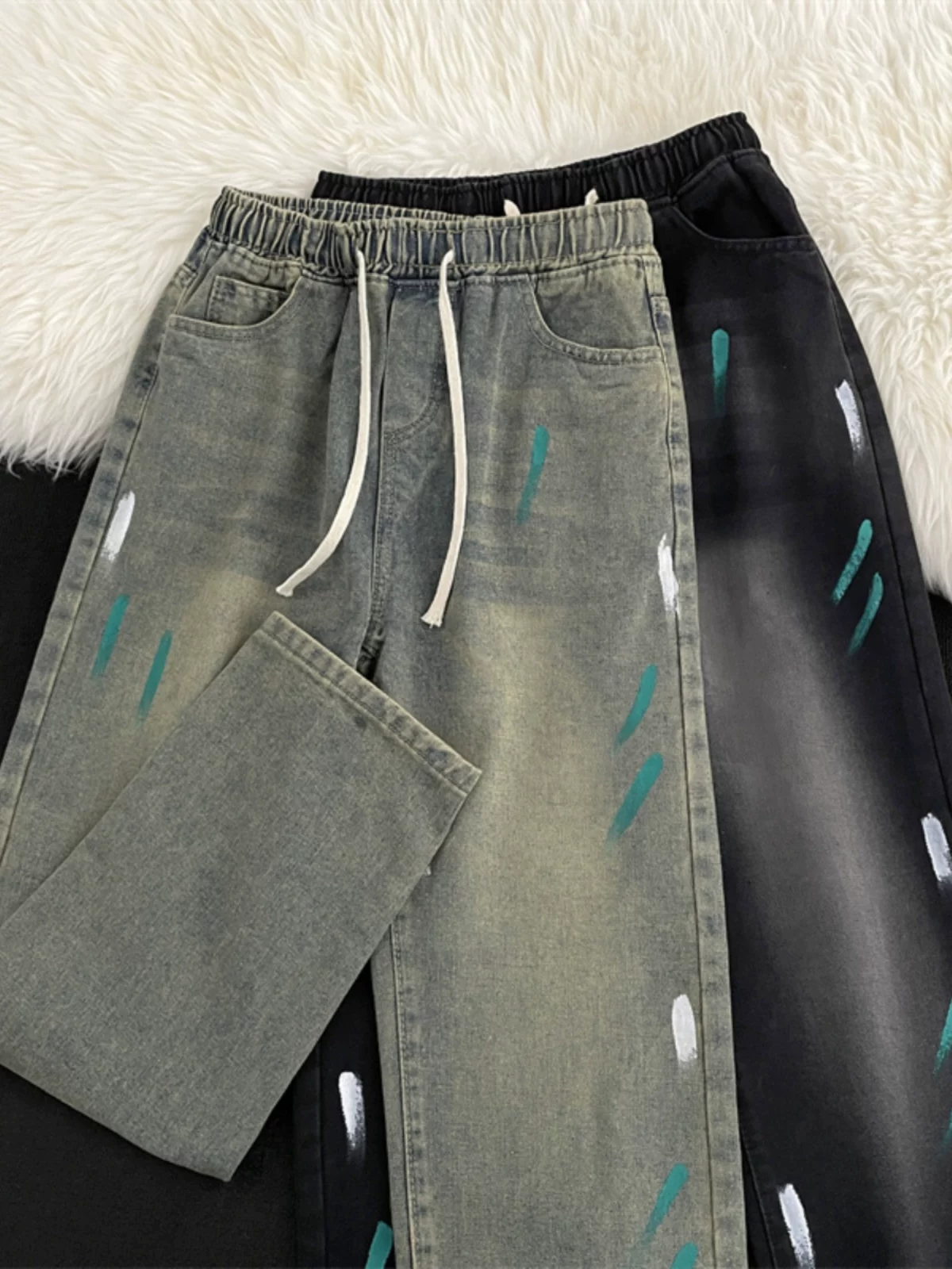 Quần jeans nam họa tiết graffiti cá tính, quần ống đứng dây rút đa năng, quần ống rộng dáng suông phong cách Mỹ thời thượng thu đông.