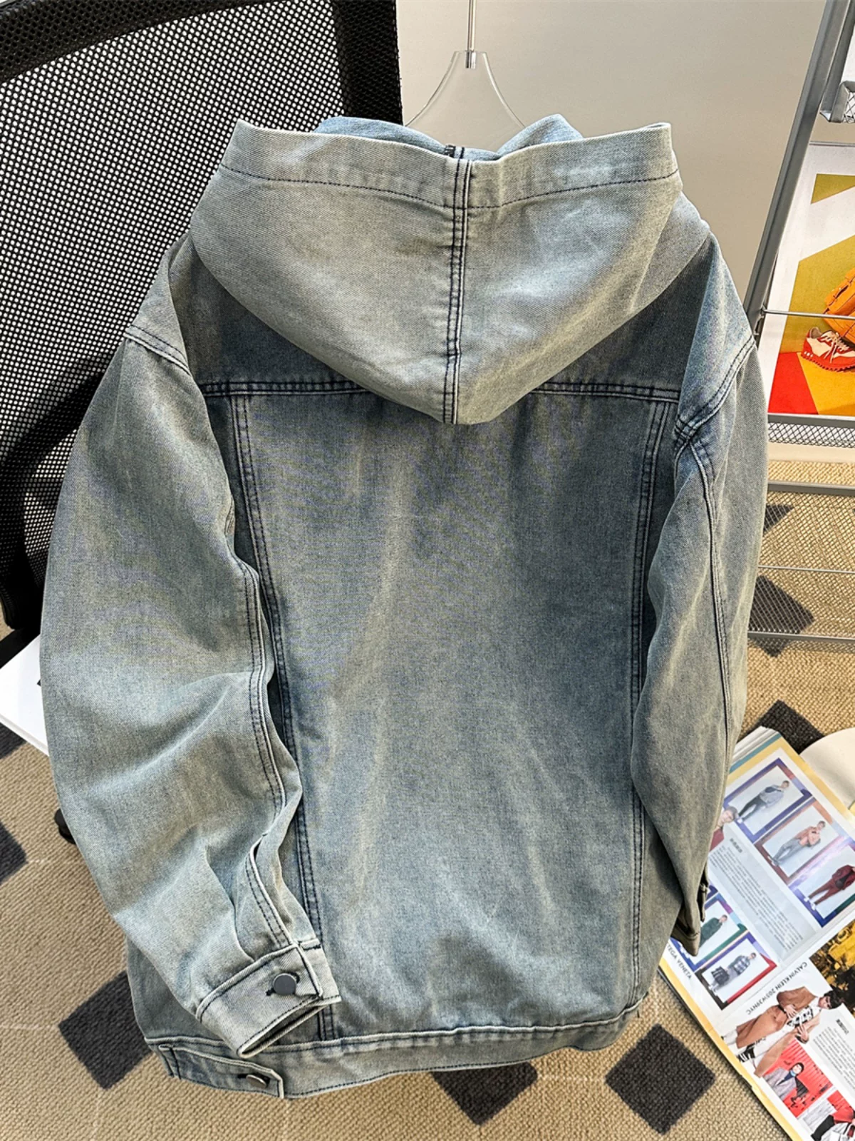 Áo nỉ denim đường phố cao cấp của Mỹ dành cho nam, áo khoác chui đầu cổ điển dày dặn mùa xuân thu, áo khoác có mũ trùm đầu rộng rãi của thương hiệu thời thượng.