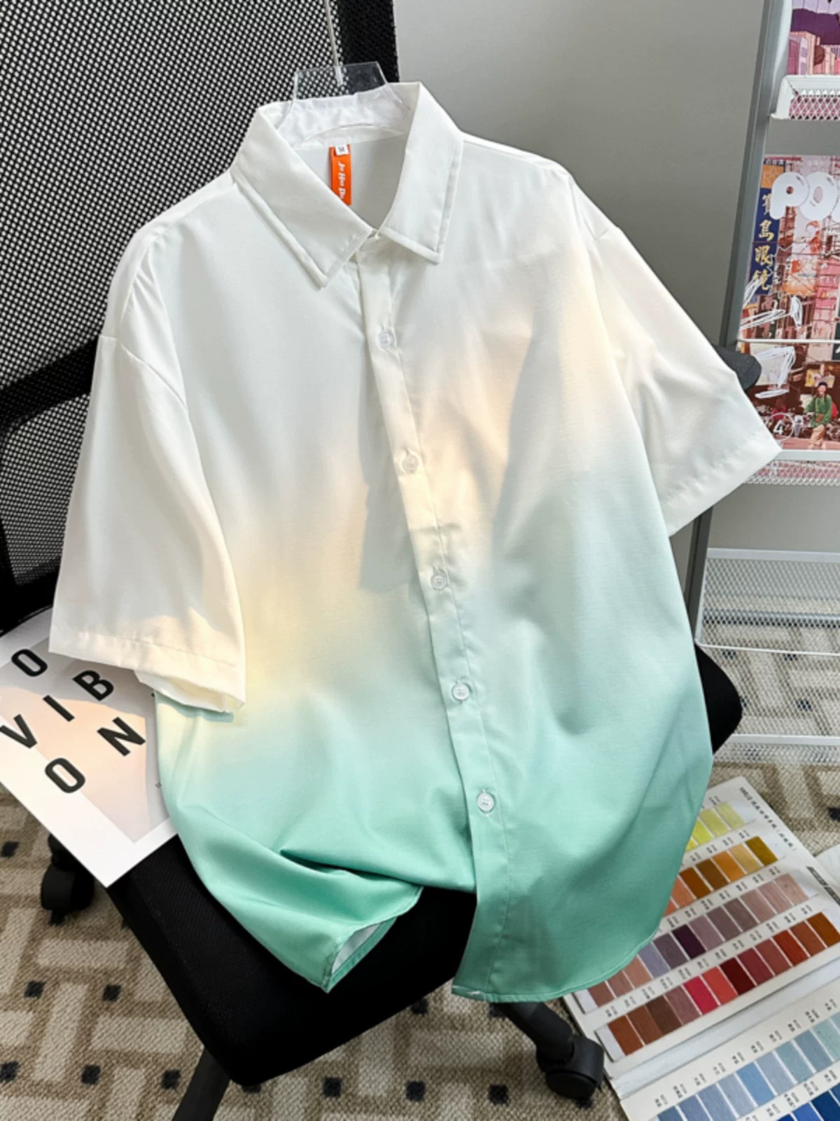 Áo sơ mi ngắn tay phối màu gradient dành cho nam, áo sơ mi lụa băng mềm mại, áo kiểu Mỹ rộng rãi, thời trang mùa hè, phong cách casual cá tính.