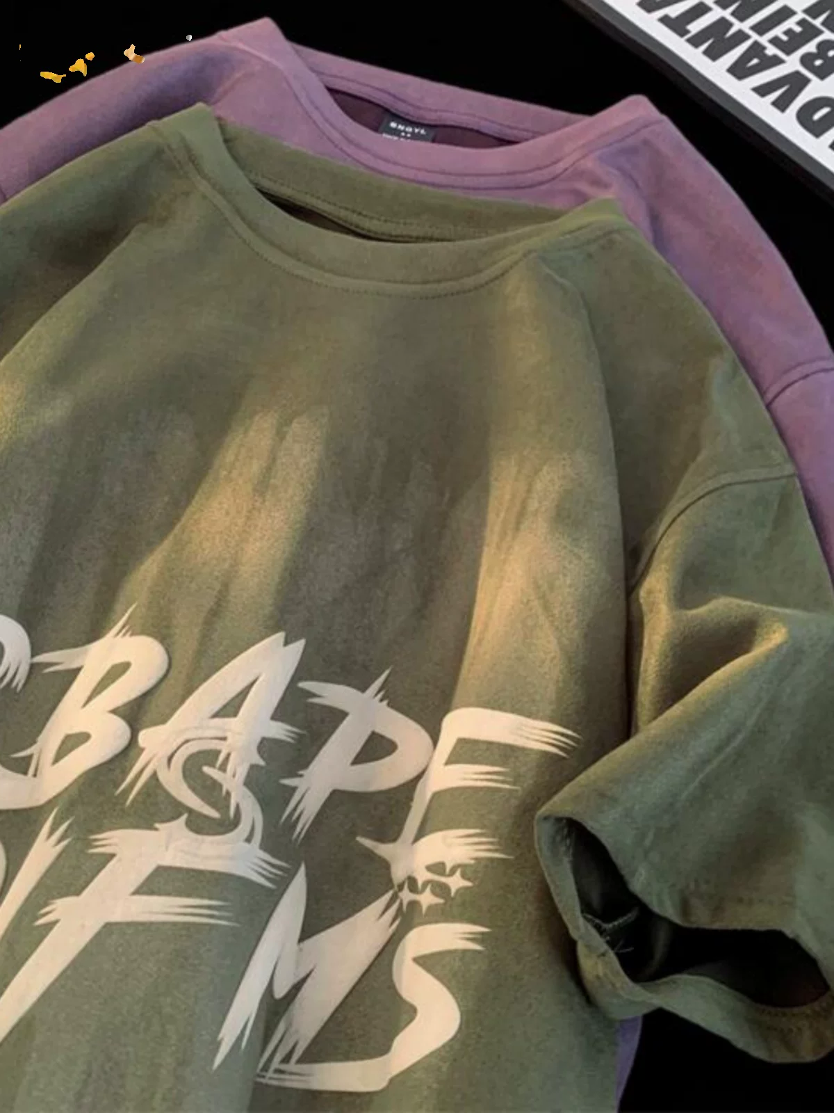 Áo thun ngắn tay in họa tiết graffiti cá tính dành cho nam, áo thun da lộn dày dặn dáng rộng, áo thun cặp đôi phong cách Mỹ thời thượng mùa hè.