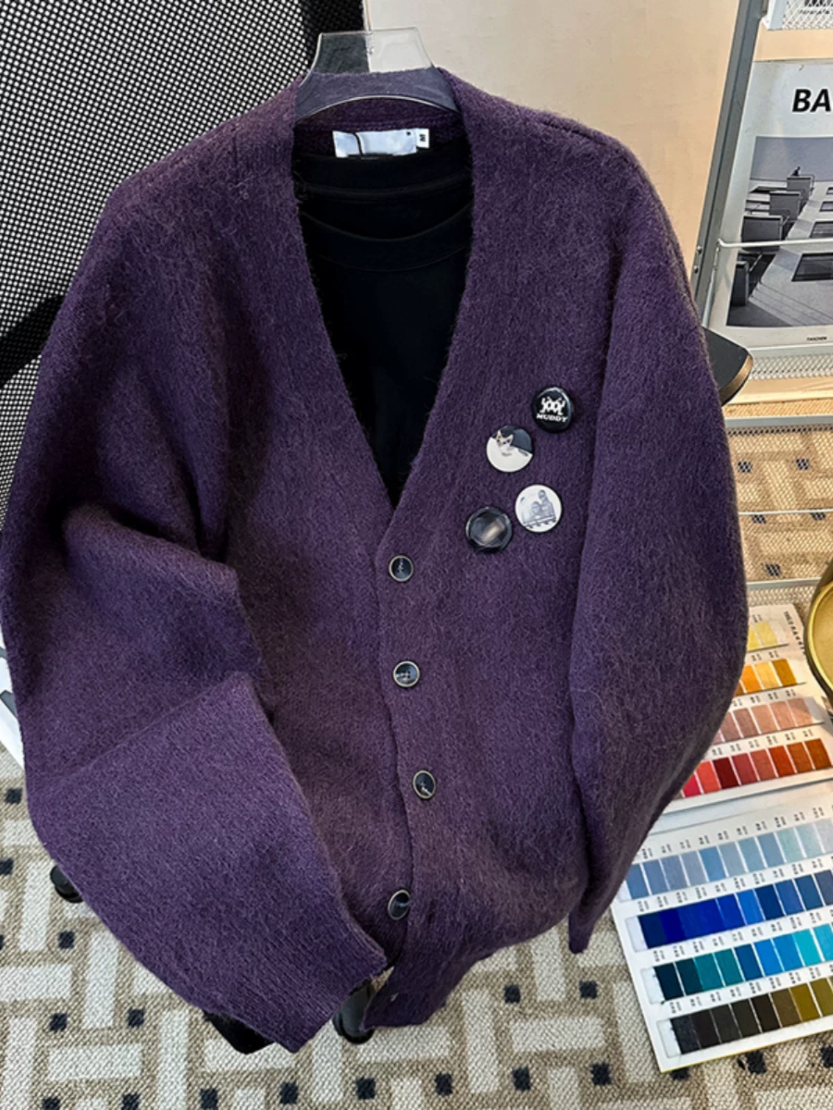 Áo len cổ chữ V có huy hiệu thiết kế dành cho nam, áo len dệt kim cao cấp hợp thời trang thu đông, áo khoác cardigan dáng rộng phong cách Mỹ dành cho cặp đôi.