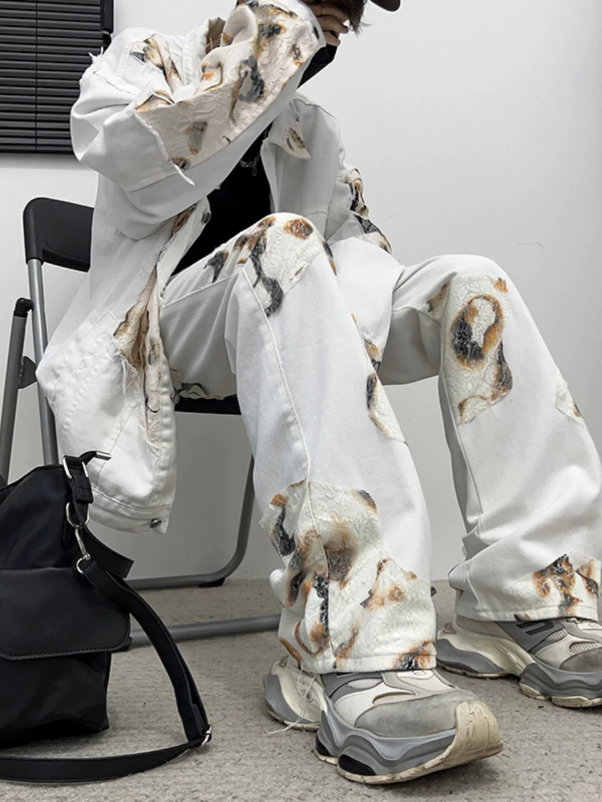 Bộ vest nam phong cách Mỹ thời thượng, mùa xuân thu, dáng rộng, áo khoác denim phối ren và quần.