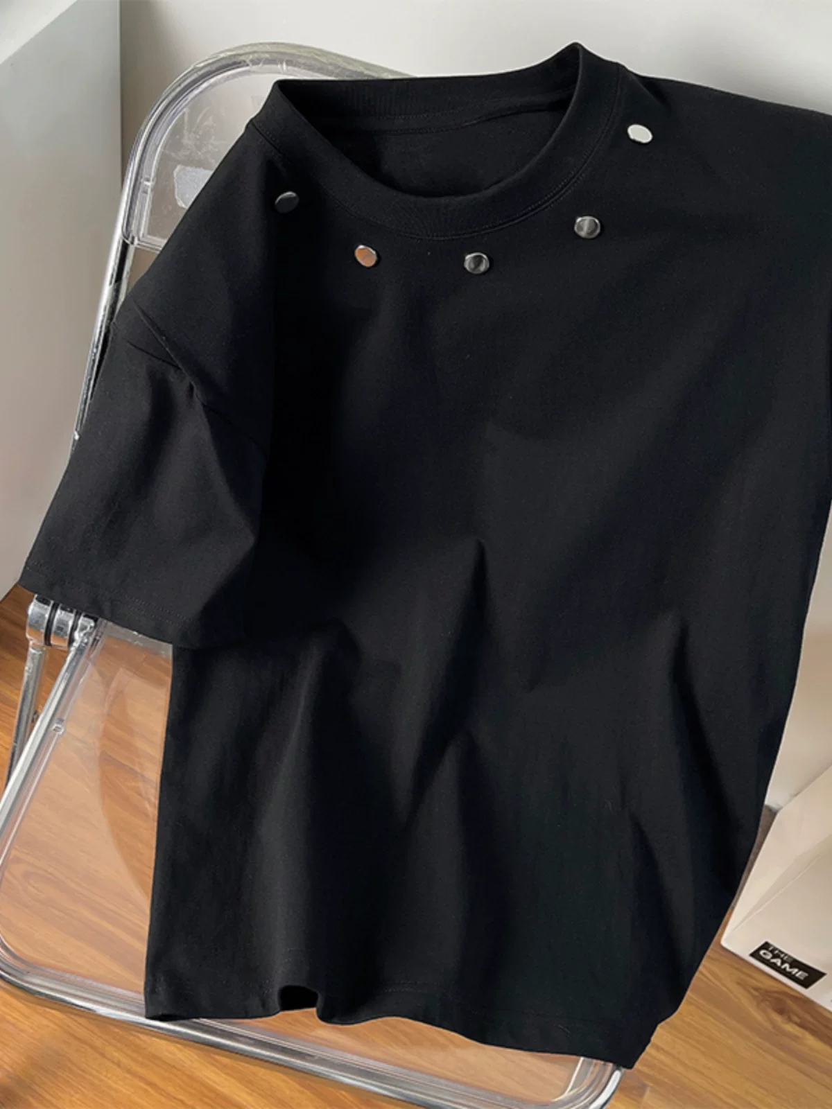 Áo thun thiết kế kim loại dành cho nam, áo thun ngắn tay có đệm vai rộng rãi hợp thời trang mùa hè, áo thun cặp đôi phong cách Mỹ đường phố cao cấp.