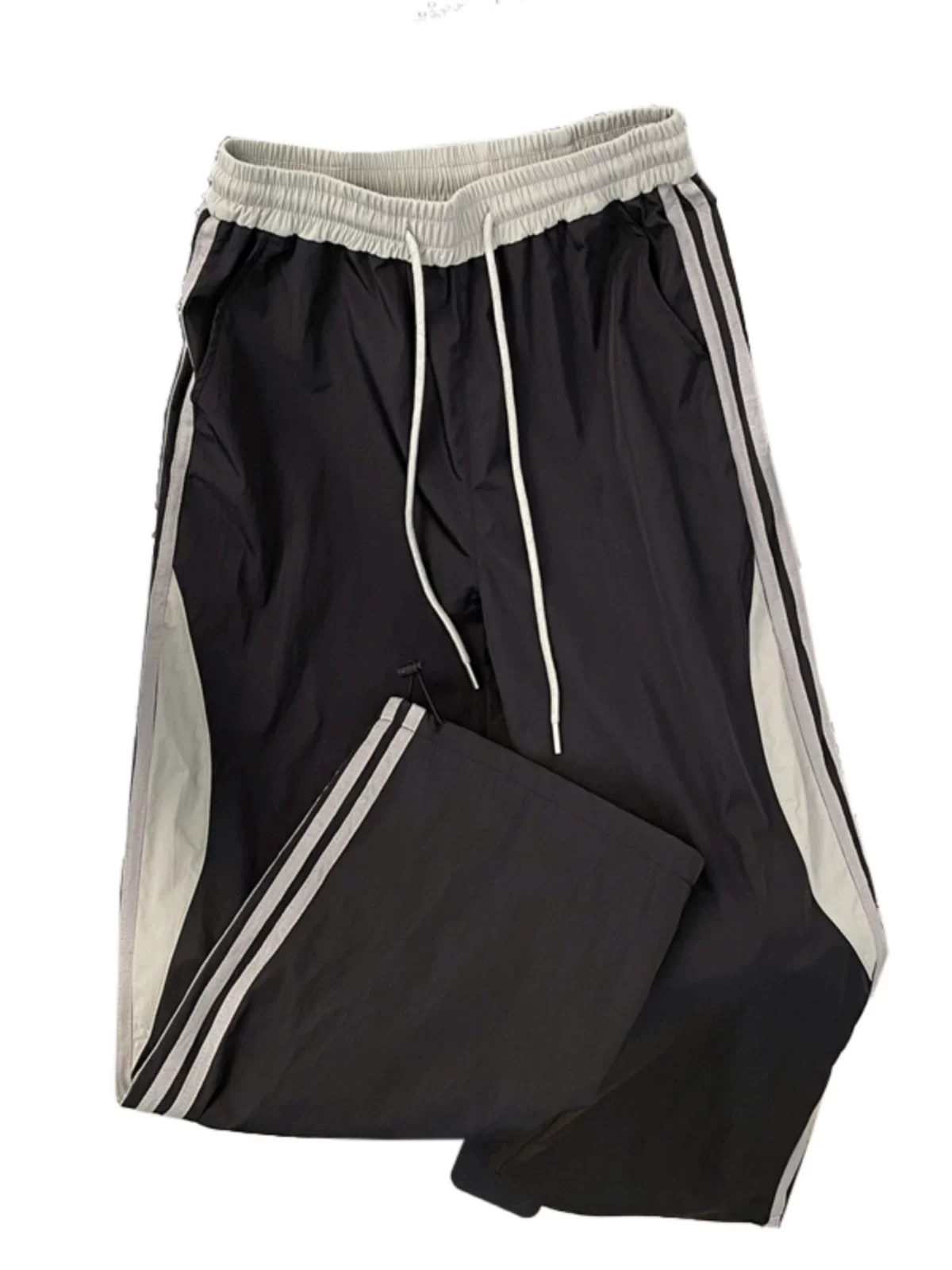 Quần thể thao nam phối vải sọc, phong cách hip-hop Mỹ thời thượng, dáng rộng, chất liệu lụa đá mỏng nhanh khô mùa hè.