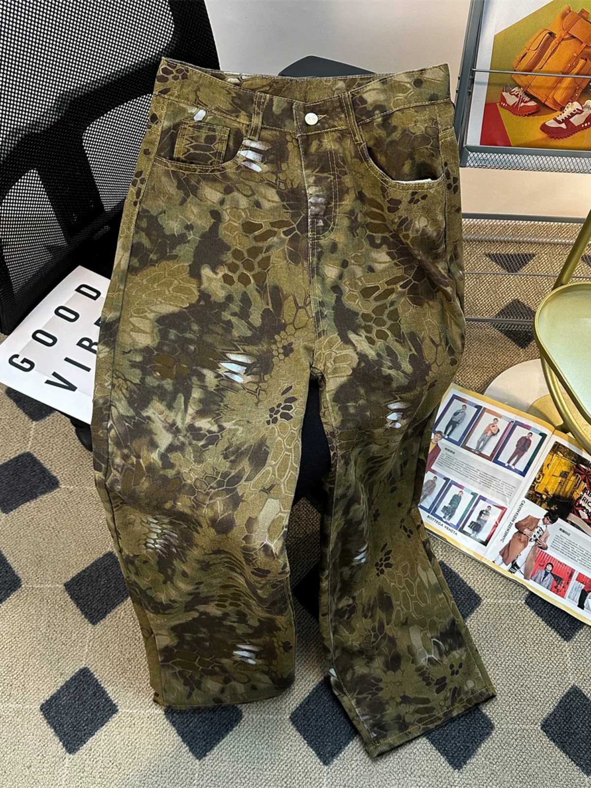 Quần jean họa tiết rắn cho nam và nữ, phong cách hip-hop Mỹ thời thượng, quần cá tính và sành điệu, quần ống rộng dáng lưỡi liềm mùa hè.