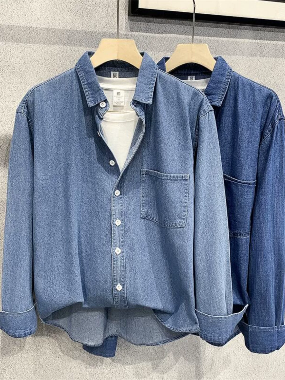 Áo sơ mi denim phong cách trưởng thành nhẹ nhàng dành cho nam, áo sơ mi dáng rộng giặt mềm tay dài hợp thời trang, áo khoác thường ngày đa năng cho mùa xuân và mùa thu.