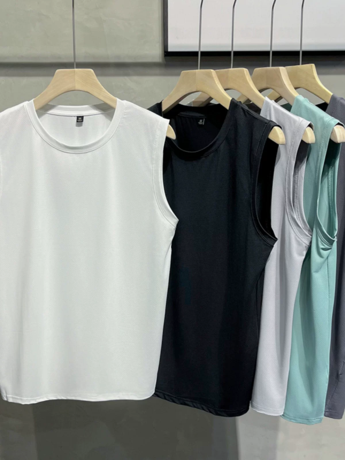 Áo vest lưới lụa băng dành cho nam, phong cách Hồng Kông, áo thun không tay rộng rãi mùa hè, áo ba lỗ thể thao đa năng thời trang.