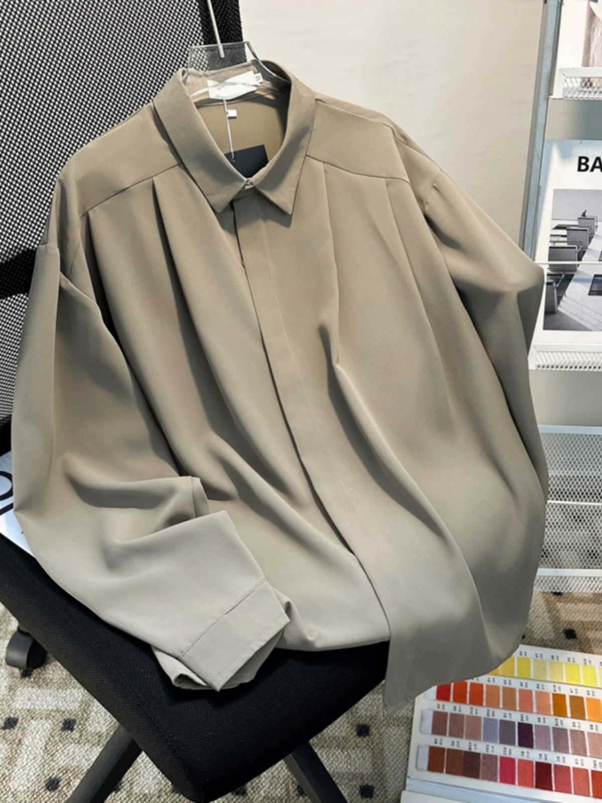 Áo sơ mi nam dài tay phong cách thường ngày, mùa xuân thu, áo lót trong mềm mại, phong cách Hàn Quốc thời thượng, áo kiểu dáng rộng rãi và sành điệu.