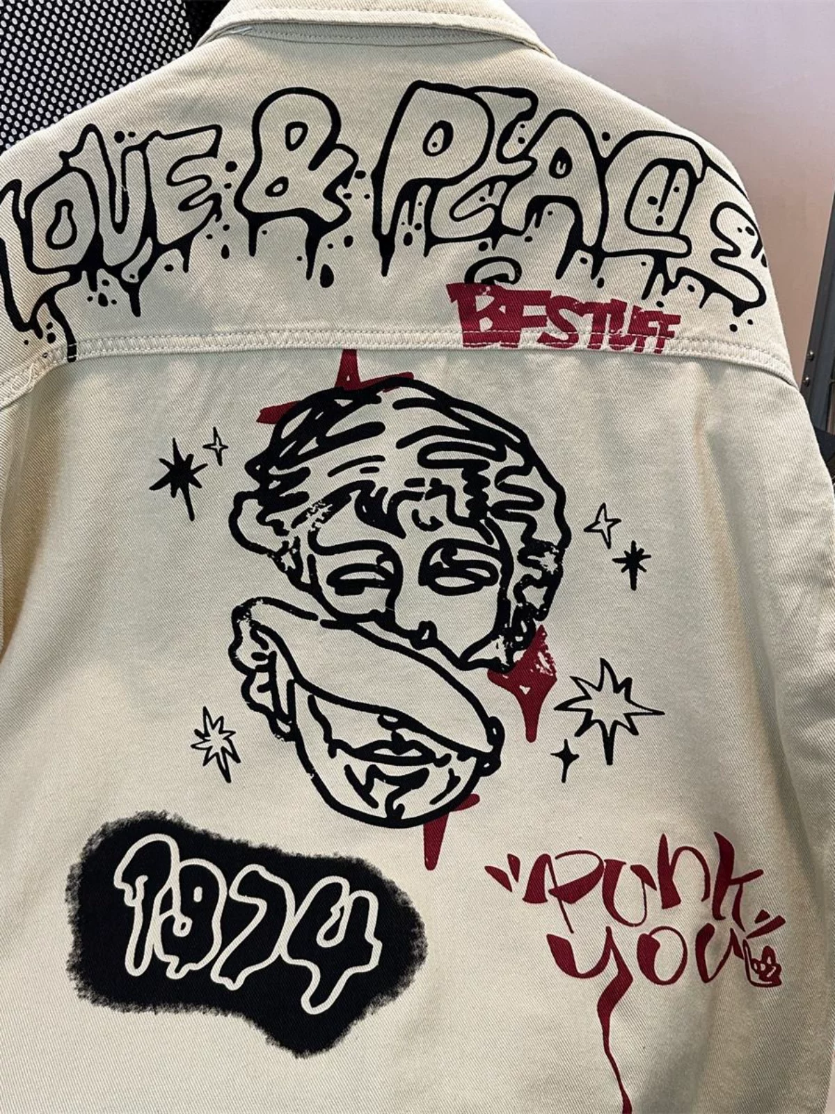 Áo khoác denim họa tiết graffiti đường phố Mỹ dành cho nam, thương hiệu thời trang xuân thu, áo khoác cá tính và sành điệu, áo khoác cặp đôi dáng rộng phong cách retro đường phố.