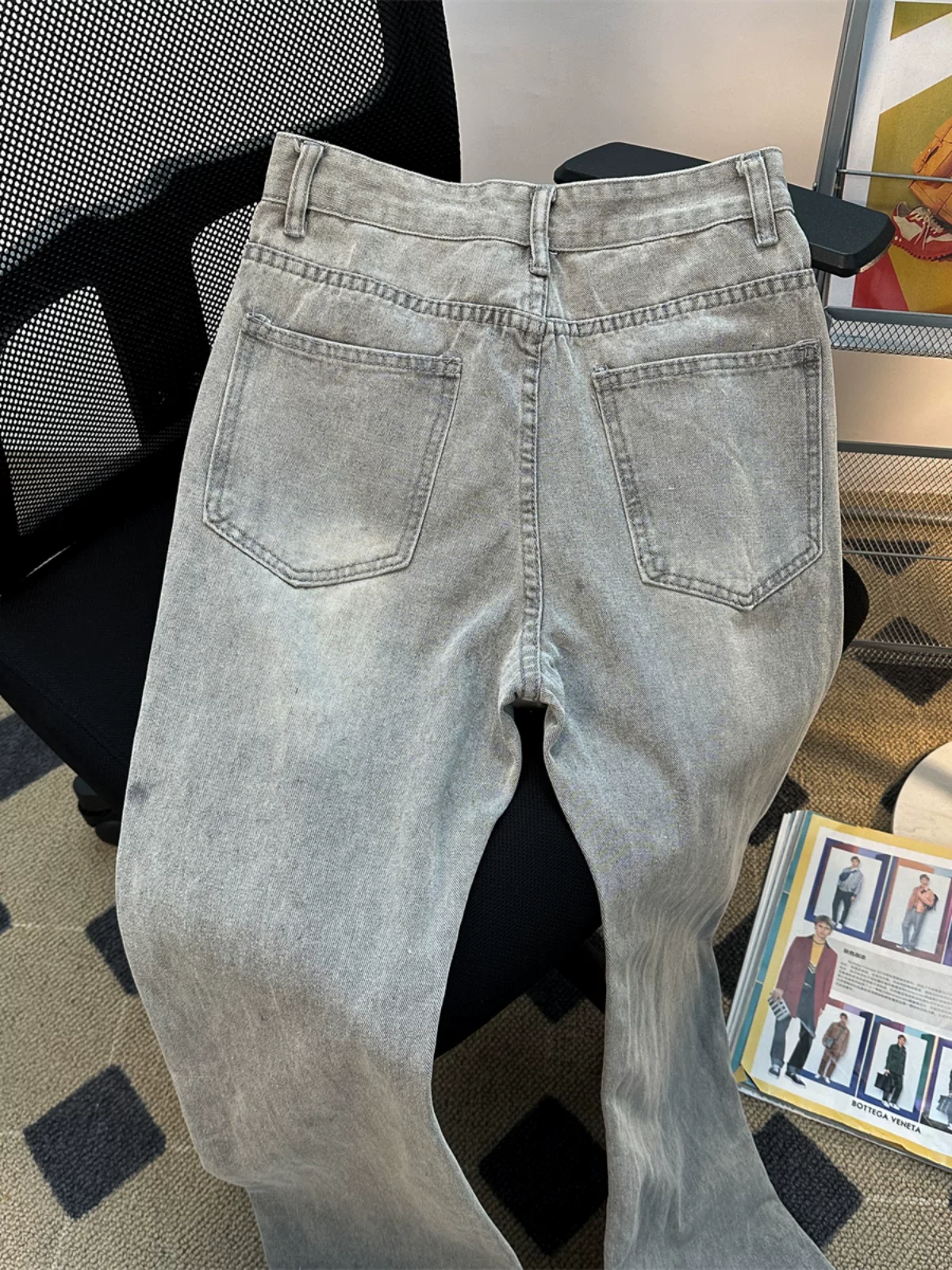 Quần jeans màu xám khói đã qua xử lý giặt mềm dành cho nam, quần dài phong cách đường phố Mỹ mùa xuân thu, quần ống rộng dáng suông thời trang thương hiệu hot.