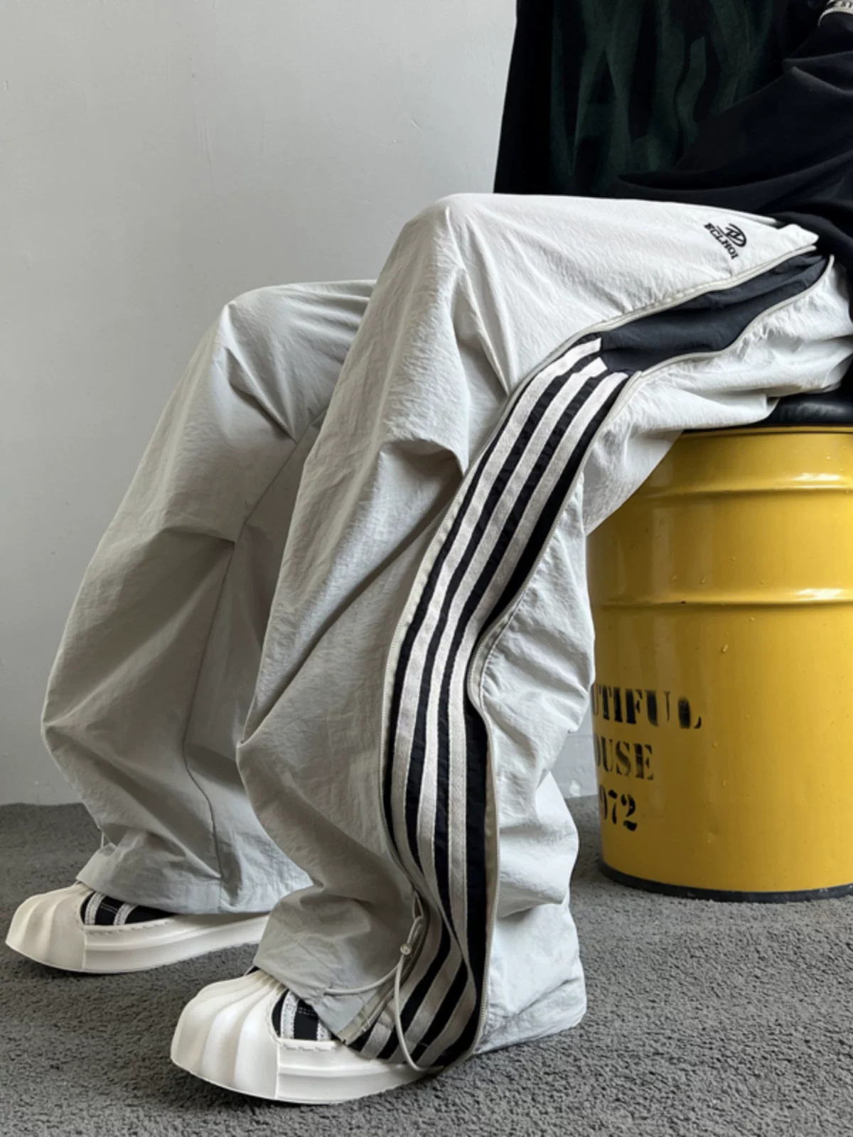 Quần thể thao sọc phối màu cho nam, quần cargo thường ngày ngoài trời mùa xuân thu, quần công sở lính dù rộng rãi phong cách Mỹ hợp thời trang.