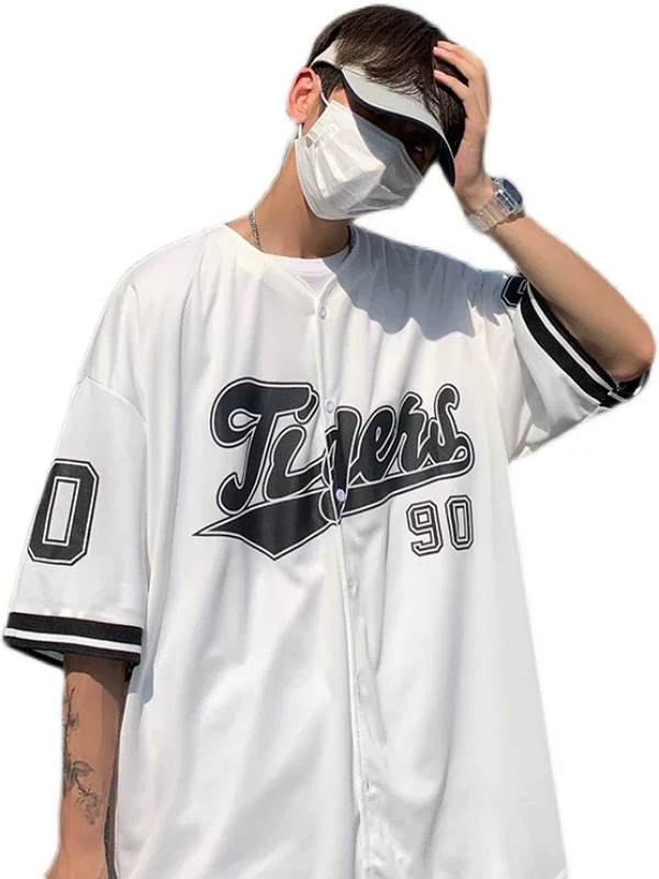 Áo thun cardigan ngắn tay mùa hè dành cho nam, áo bóng chày cổ điển phong cách Hồng Kông, áo thun năm tay dáng rộng hợp thời trang của thương hiệu thời thượng.