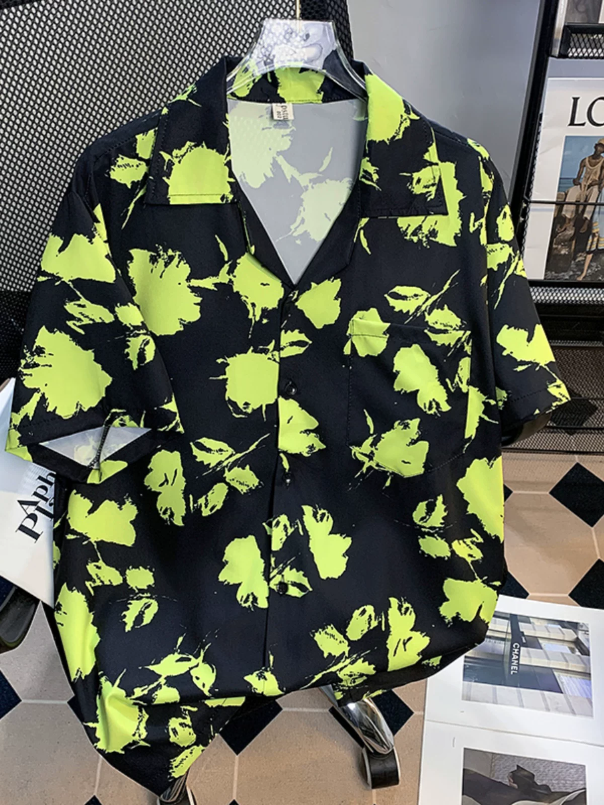 Áo sơ mi hoa phong cách Hồng Kông giản dị dành cho nam, áo sơ mi vải lụa mùa hè tay ngắn, áo đôi phong cách Mỹ thời thượng.