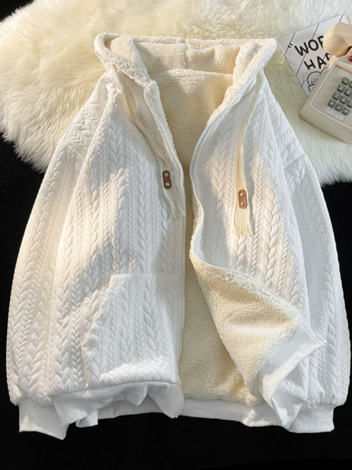 Áo khoác nỉ dày dặn mùa thu đông mới dành cho nam, kiểu cardigan Mỹ phong cách ins có mũ, áo khoác cặp đôi rộng rãi, chất liệu nặng.